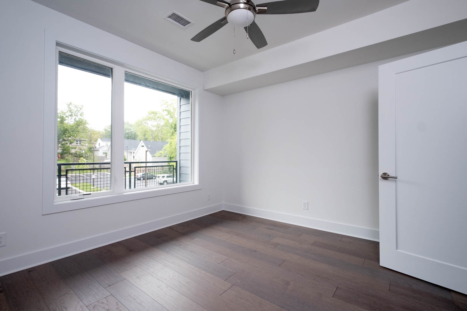 1041 E Trinity Ln Unit: 213