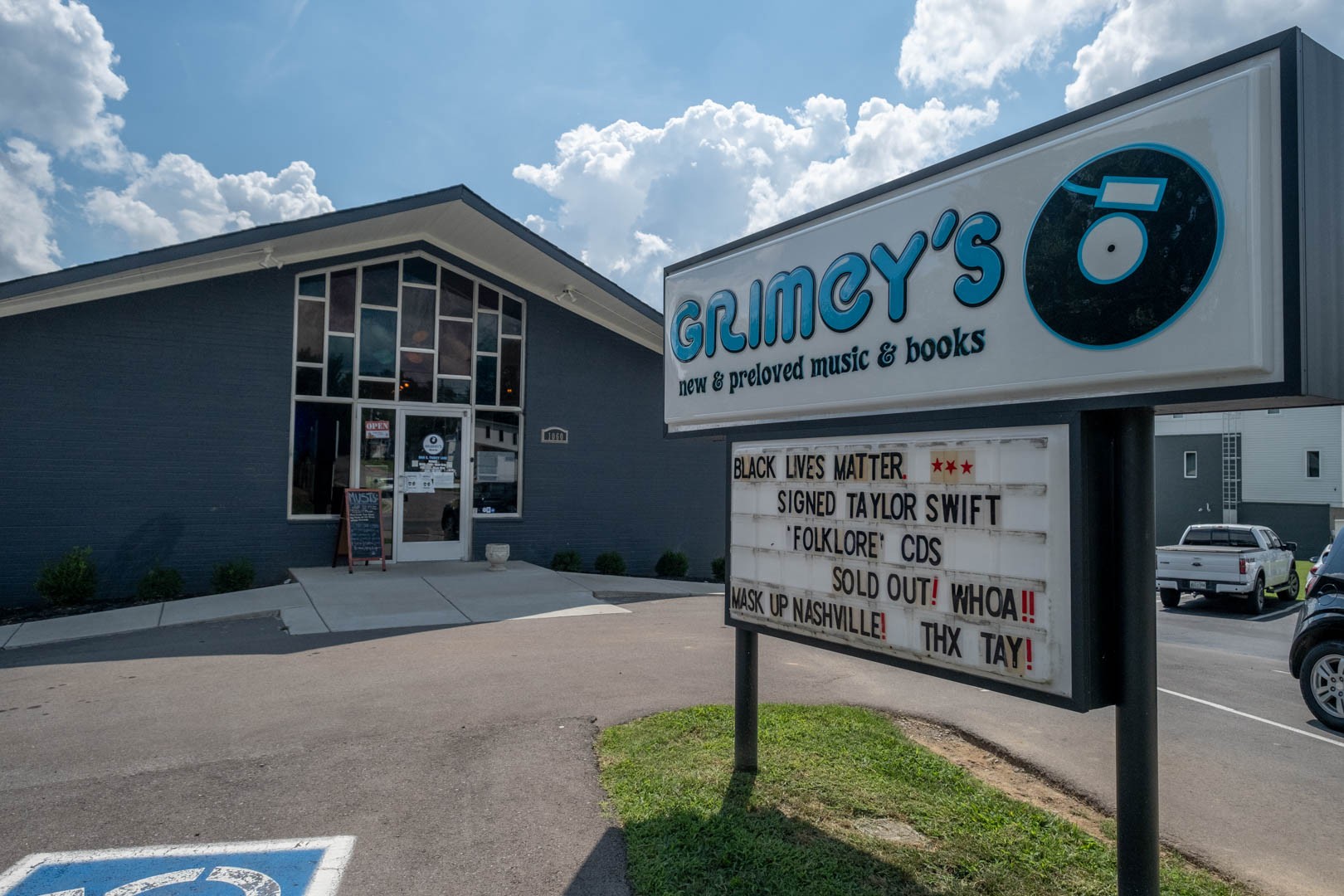 1041 E Trinity Ln Unit: 213