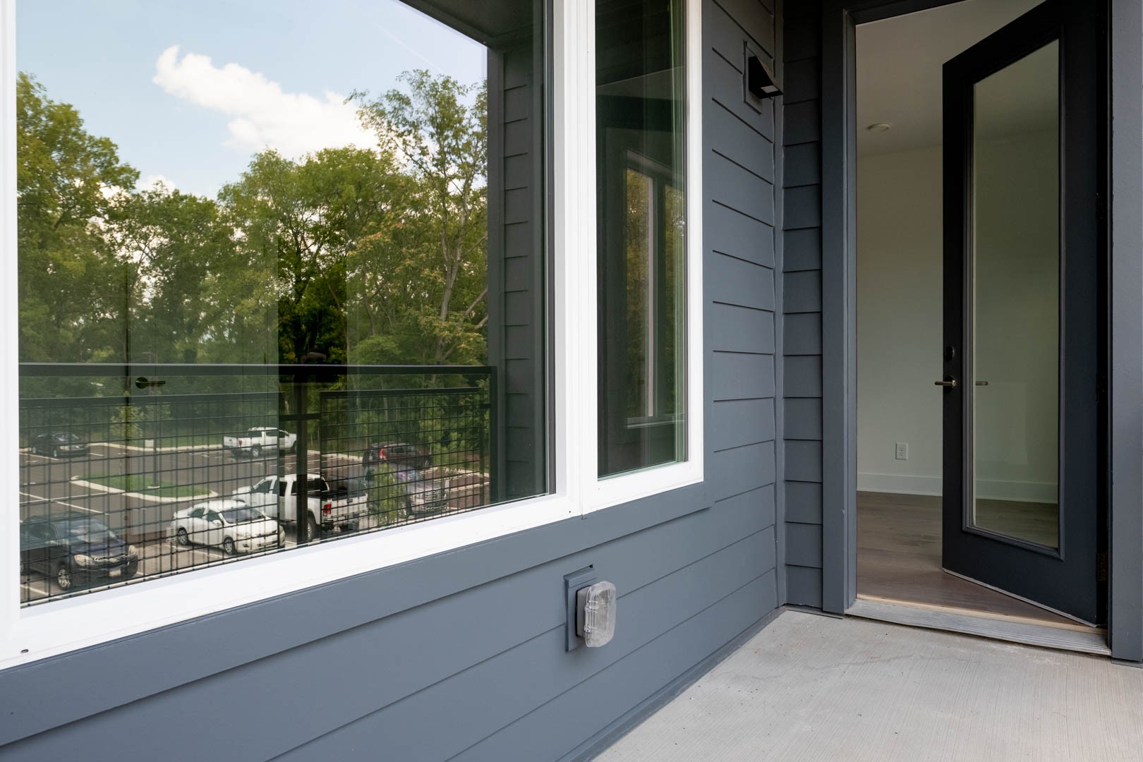 1041 E Trinity Ln Unit: 213