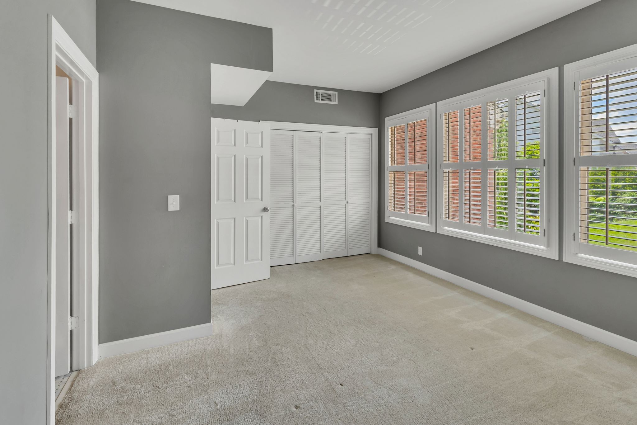 102 Forest Place Cir