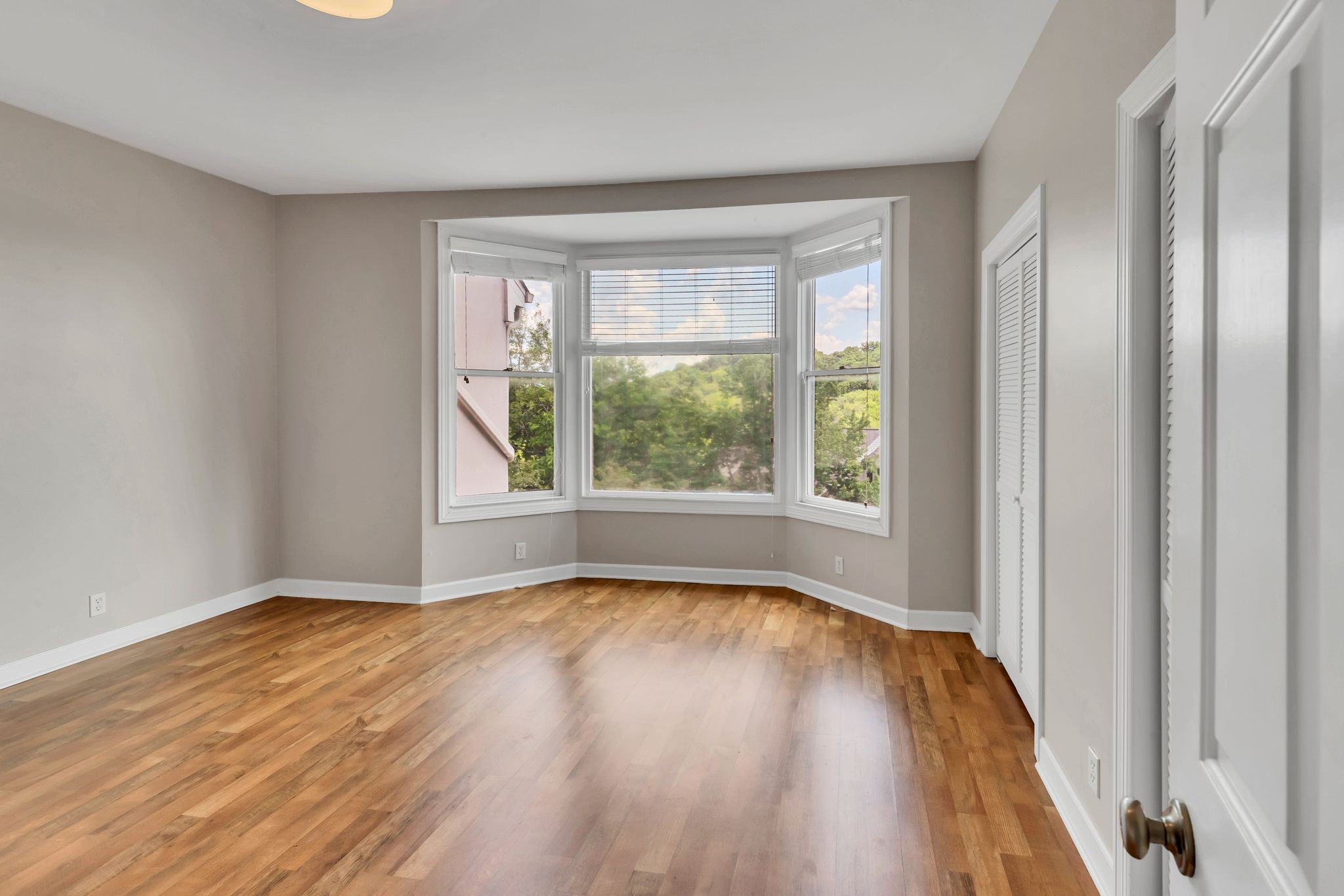 102 Forest Place Cir