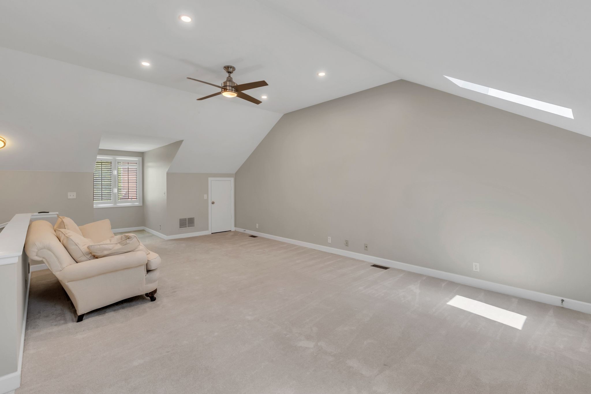 102 Forest Place Cir