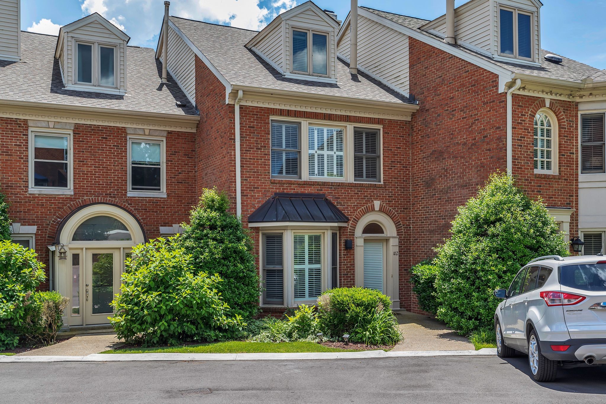 102 Forest Place Cir