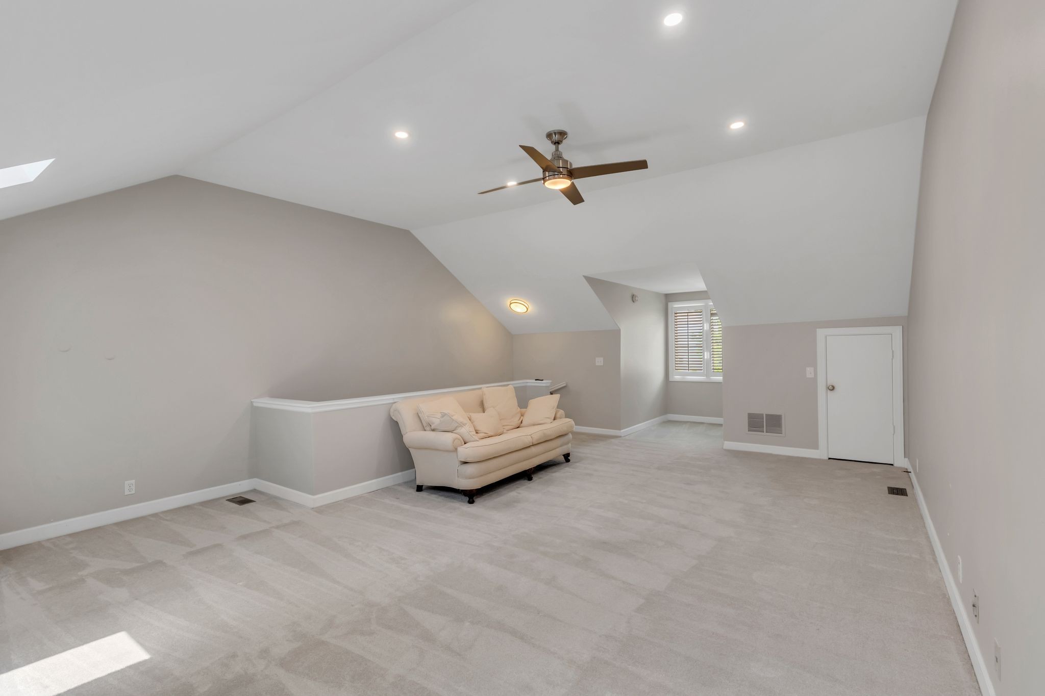 102 Forest Place Cir