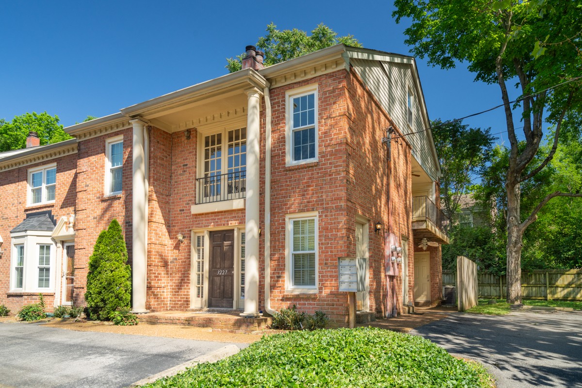 3227 W End Cir
