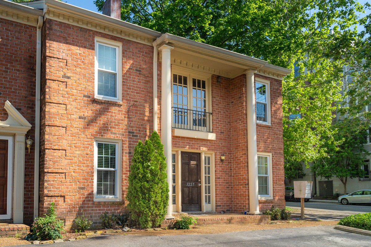 3227 W End Cir