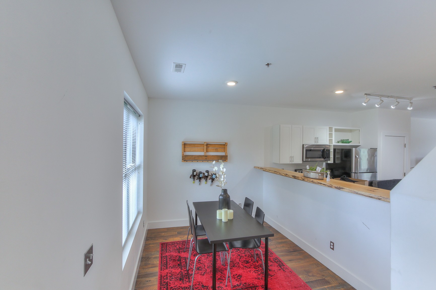 1225 4th Ave, S Unit: 211