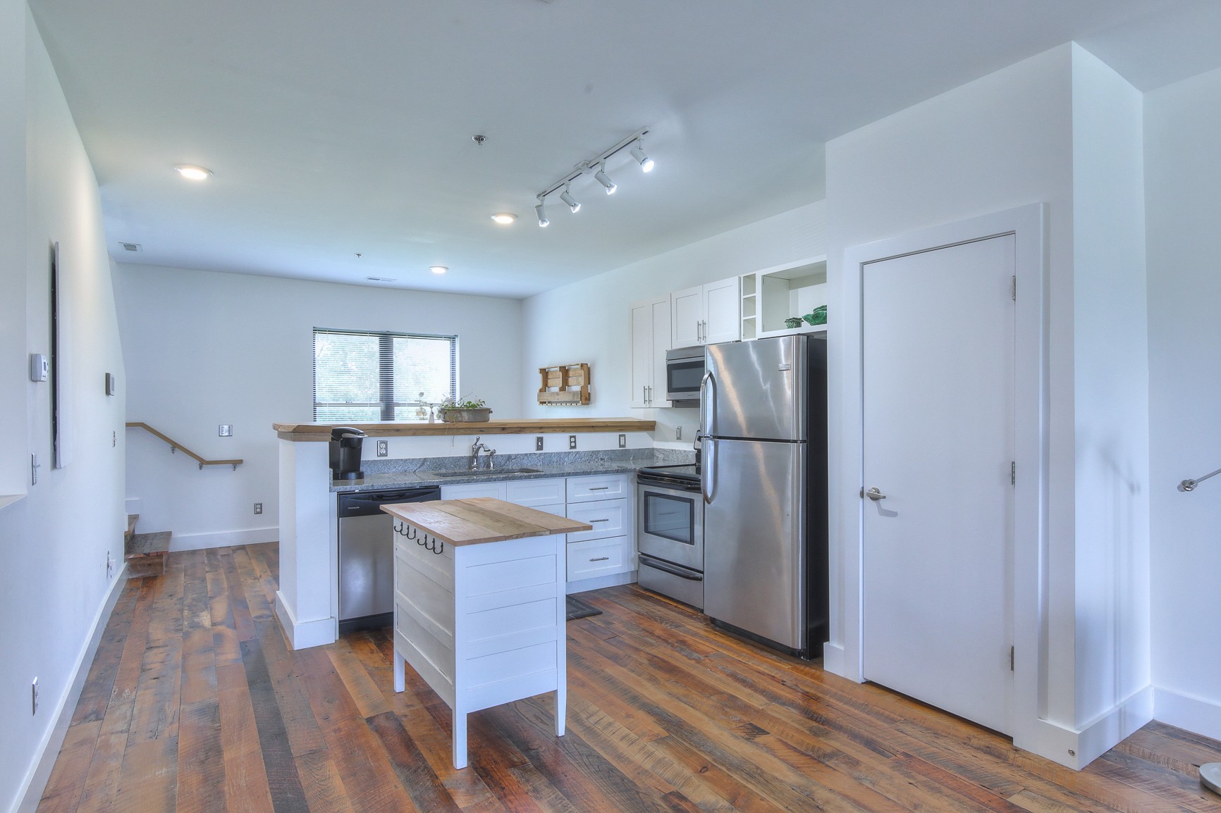 1225 4th Ave, S Unit: 211