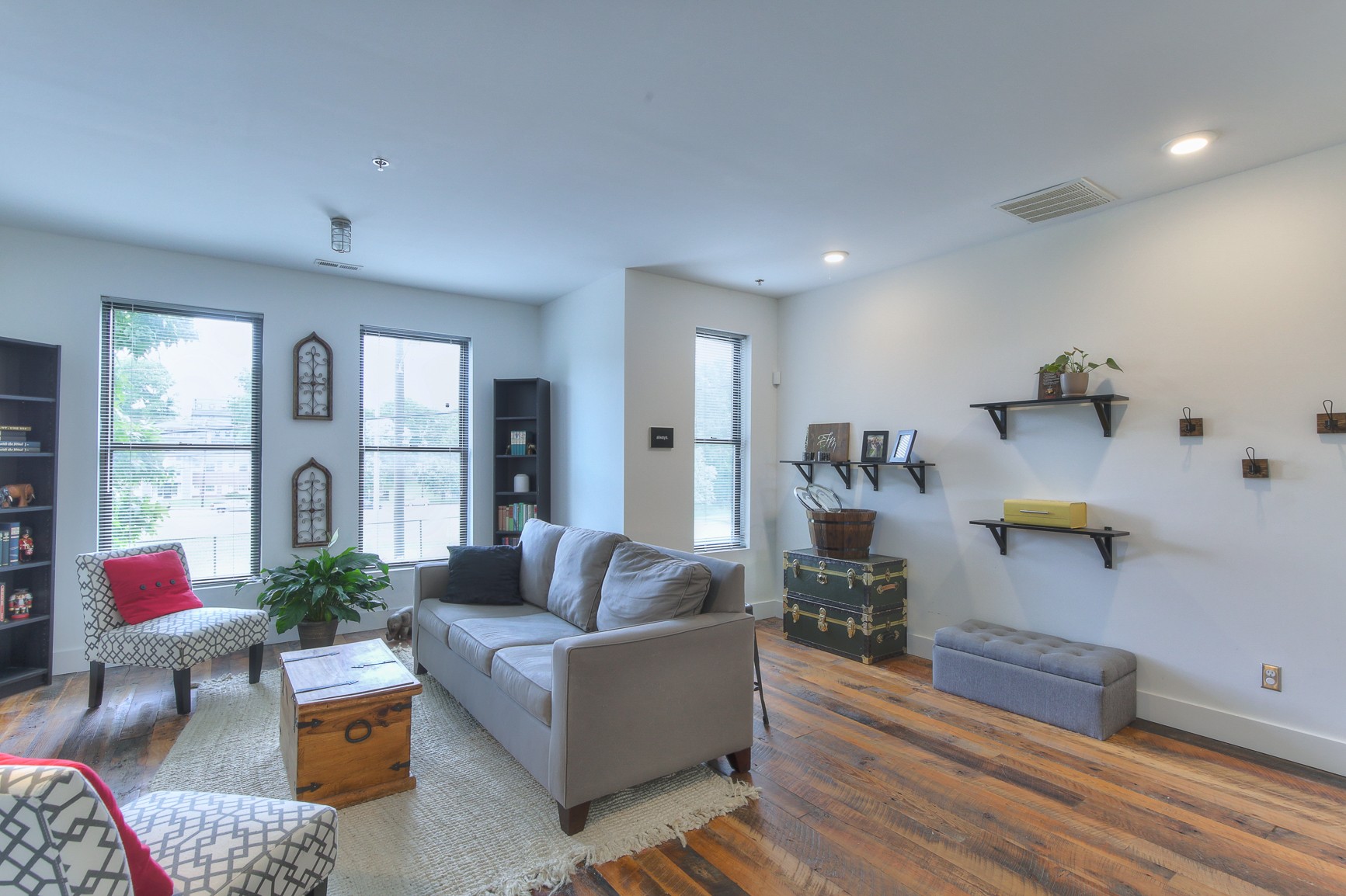 1225 4th Ave, S Unit: 211