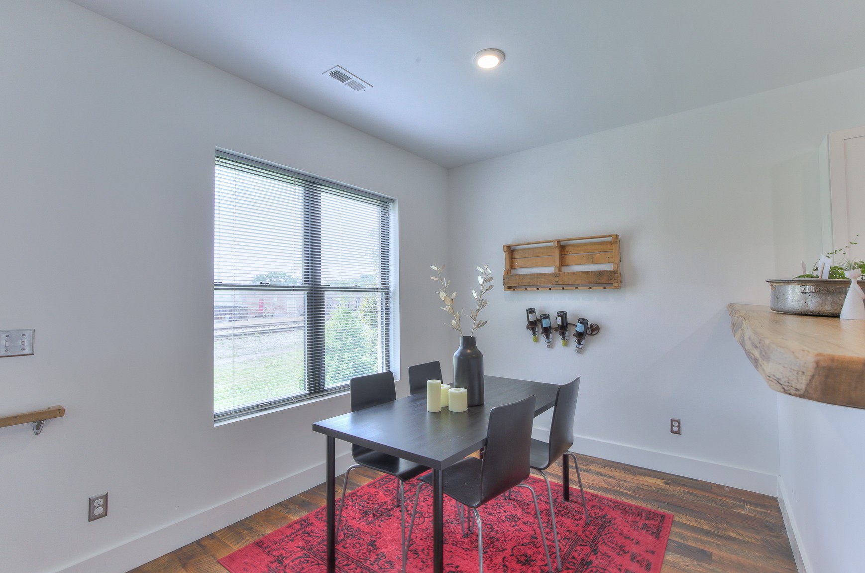 1225 4th Ave, S Unit: 211