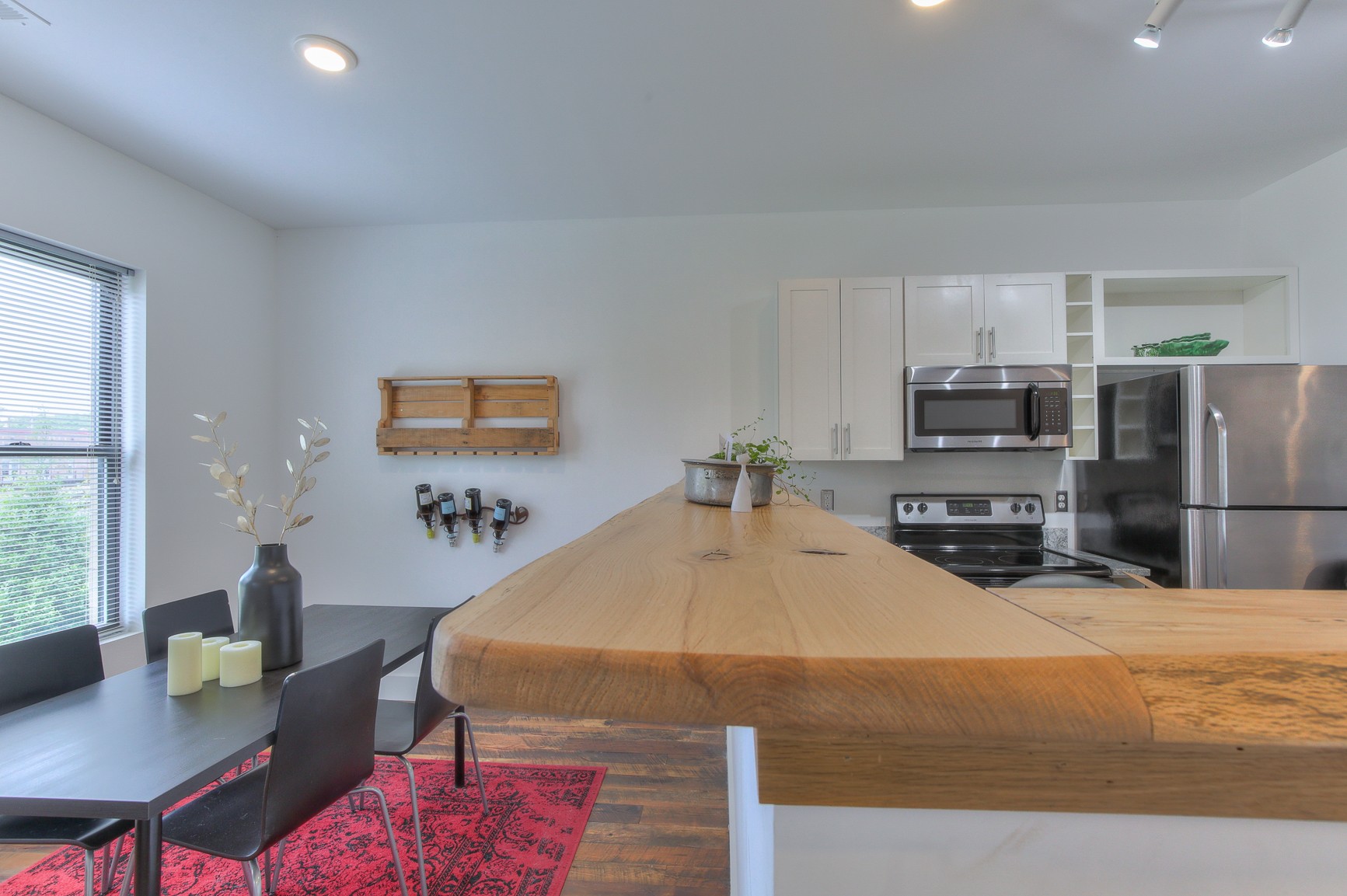 1225 4th Ave, S Unit: 211