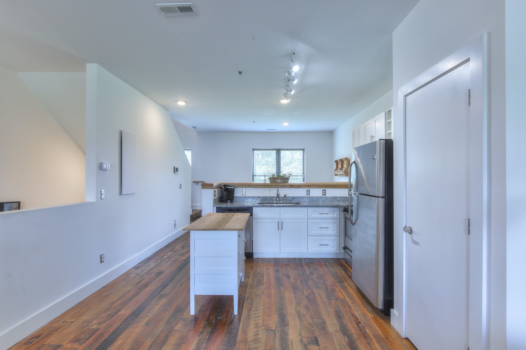 1225 4th Ave, S Unit: 211