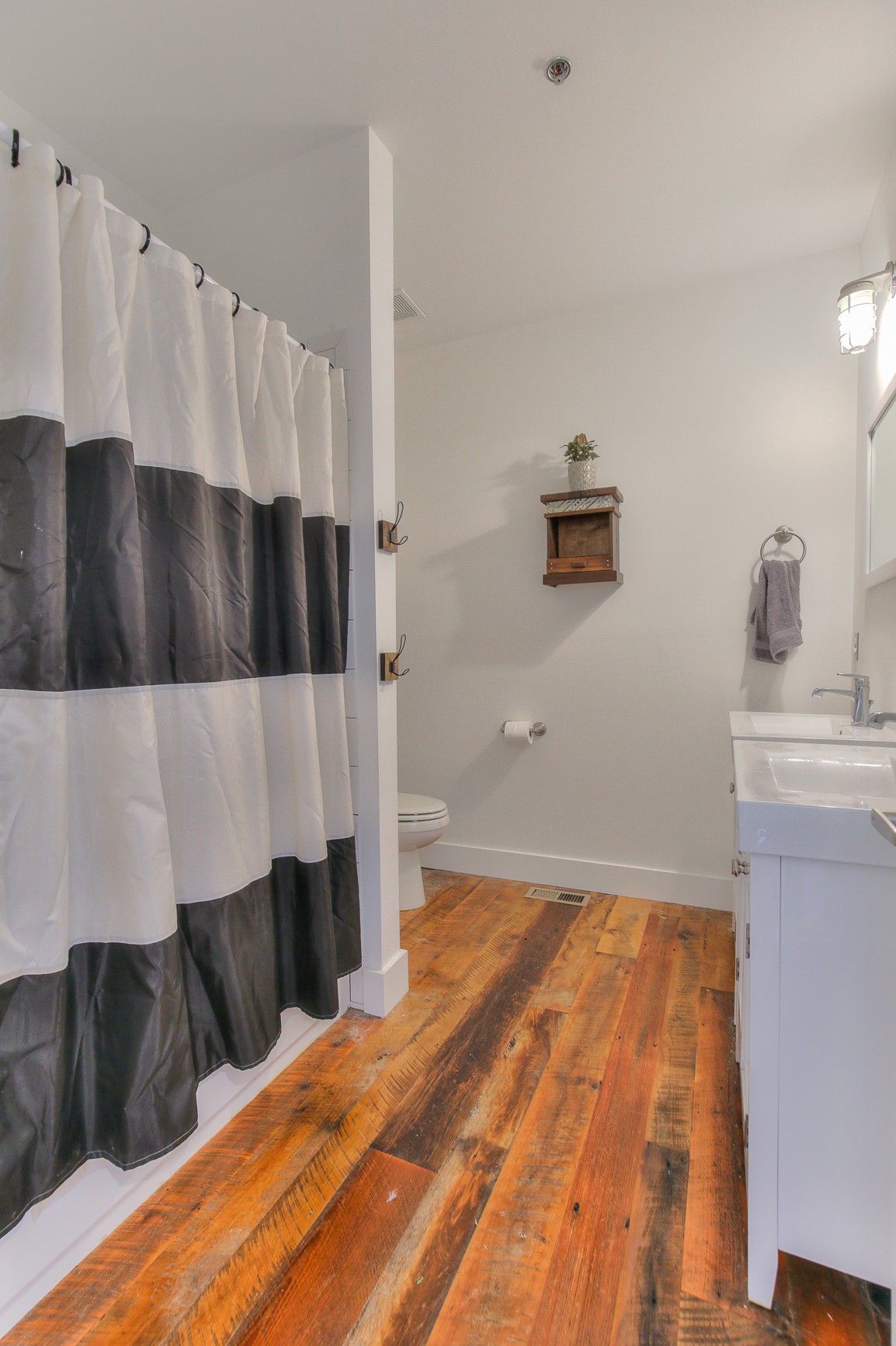 1225 4th Ave, S Unit: 211