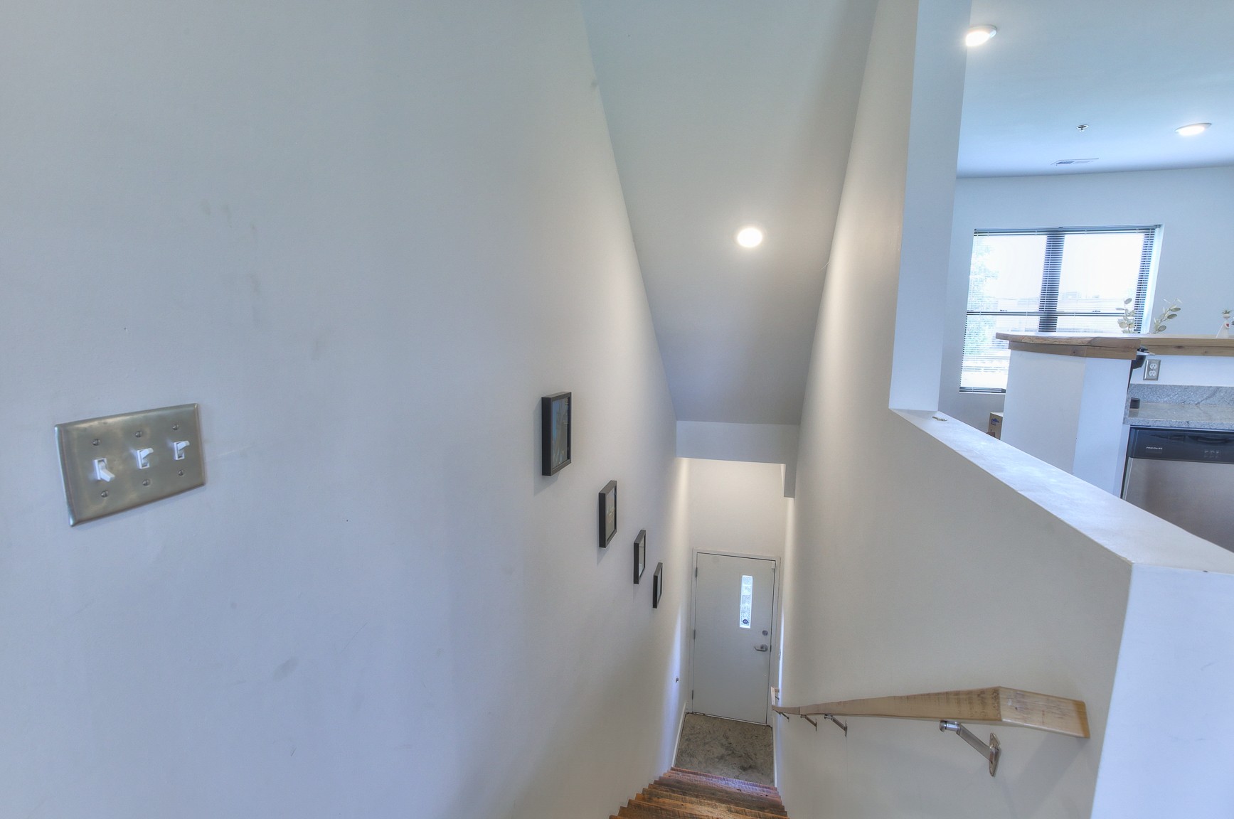 1225 4th Ave, S Unit: 211