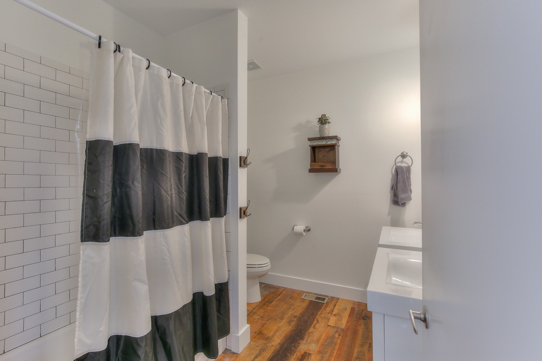 1225 4th Ave, S Unit: 211