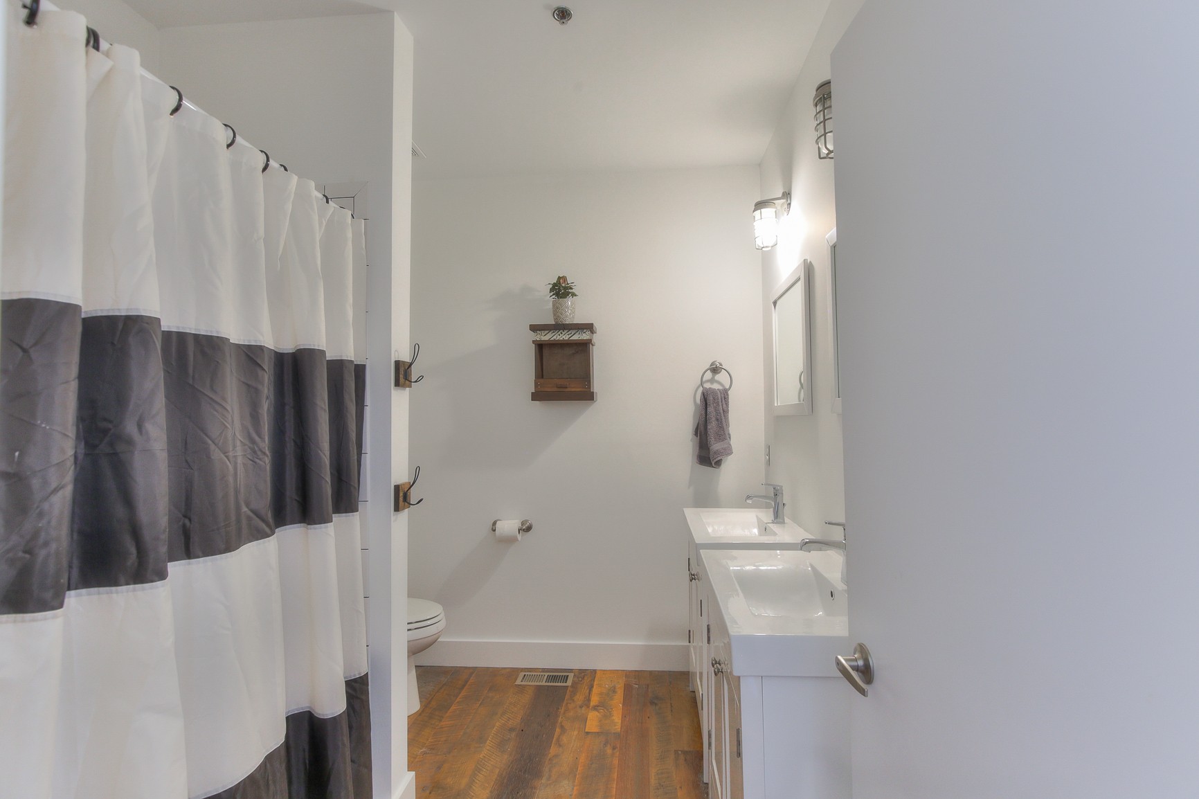 1225 4th Ave, S Unit: 211