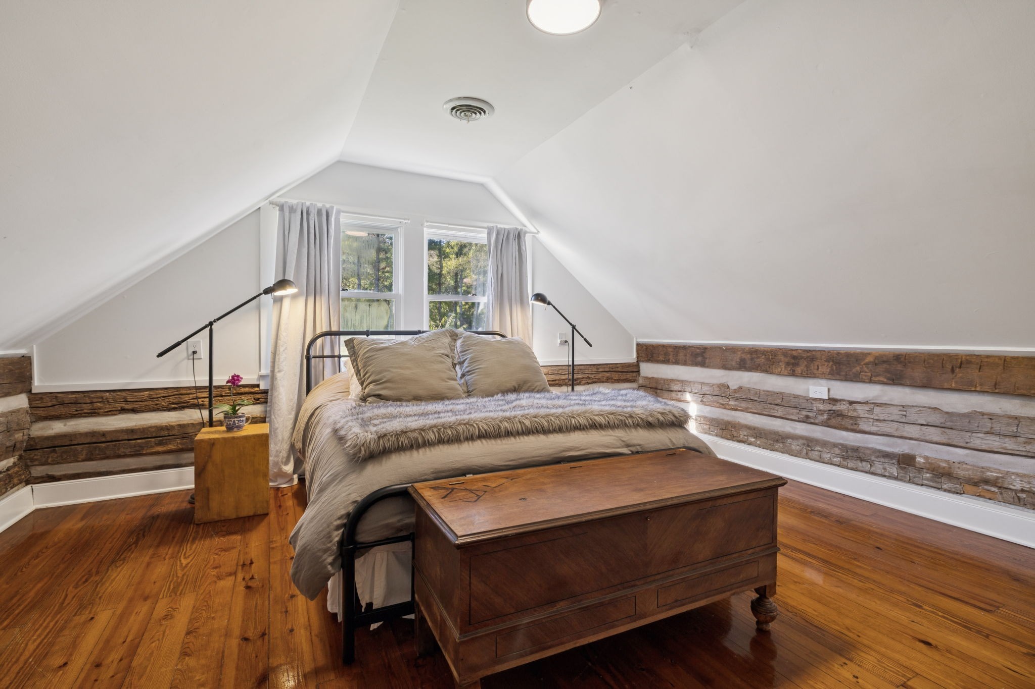 2060 Old Hillsboro Rd