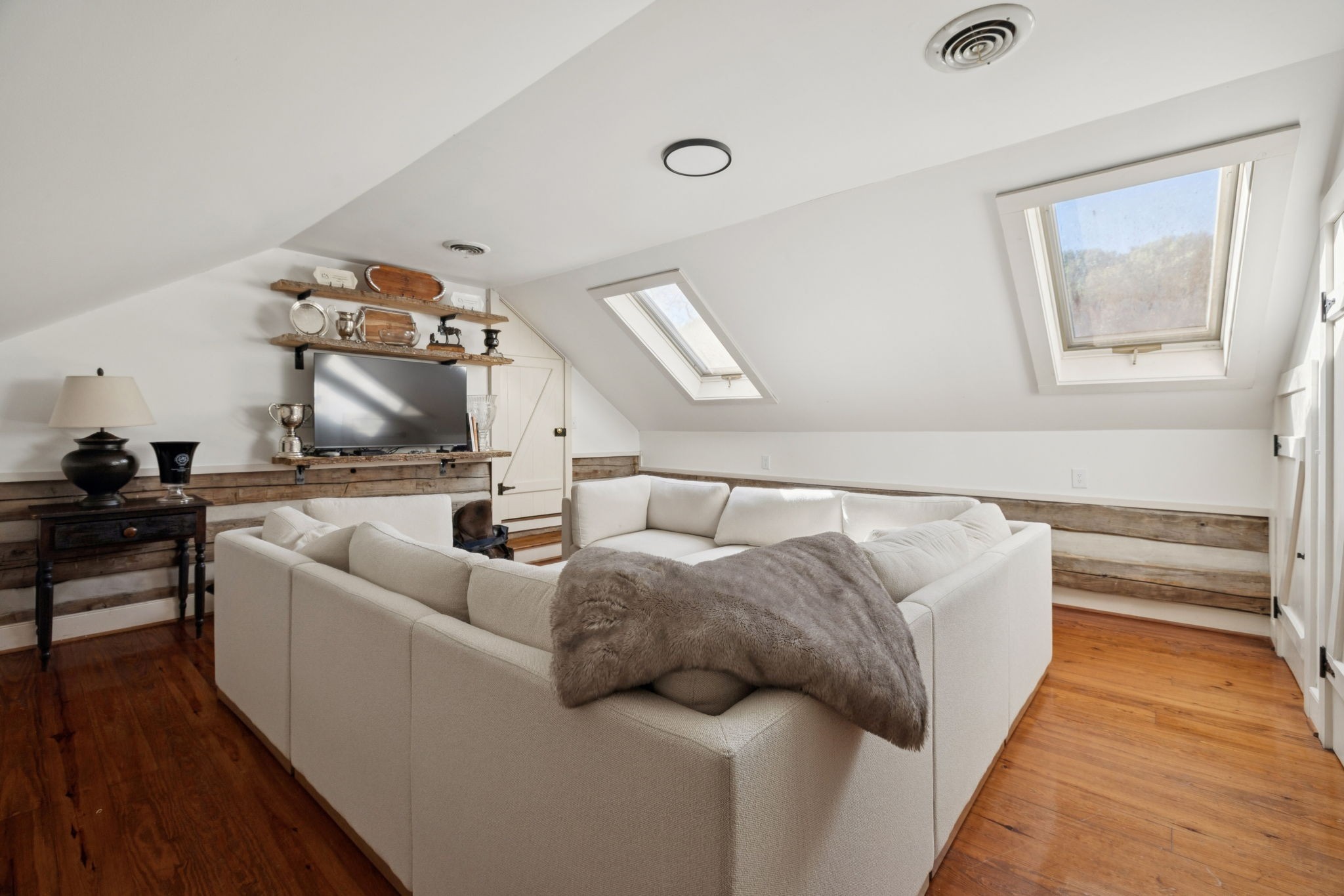 2060 Old Hillsboro Rd