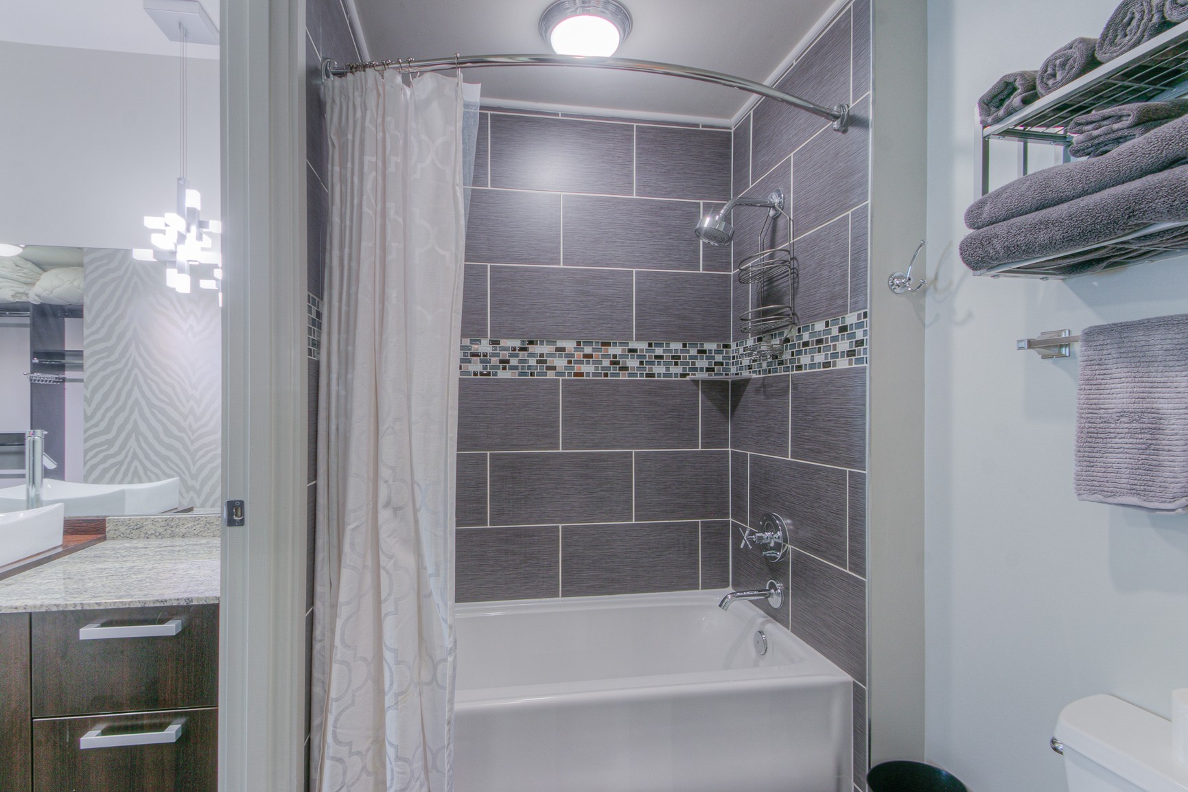 600 12th Ave, S Unit: 2106