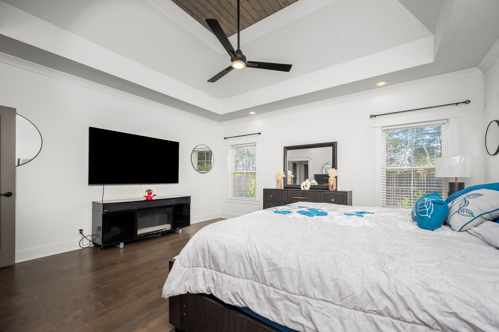 2614 Holly Springs Dr