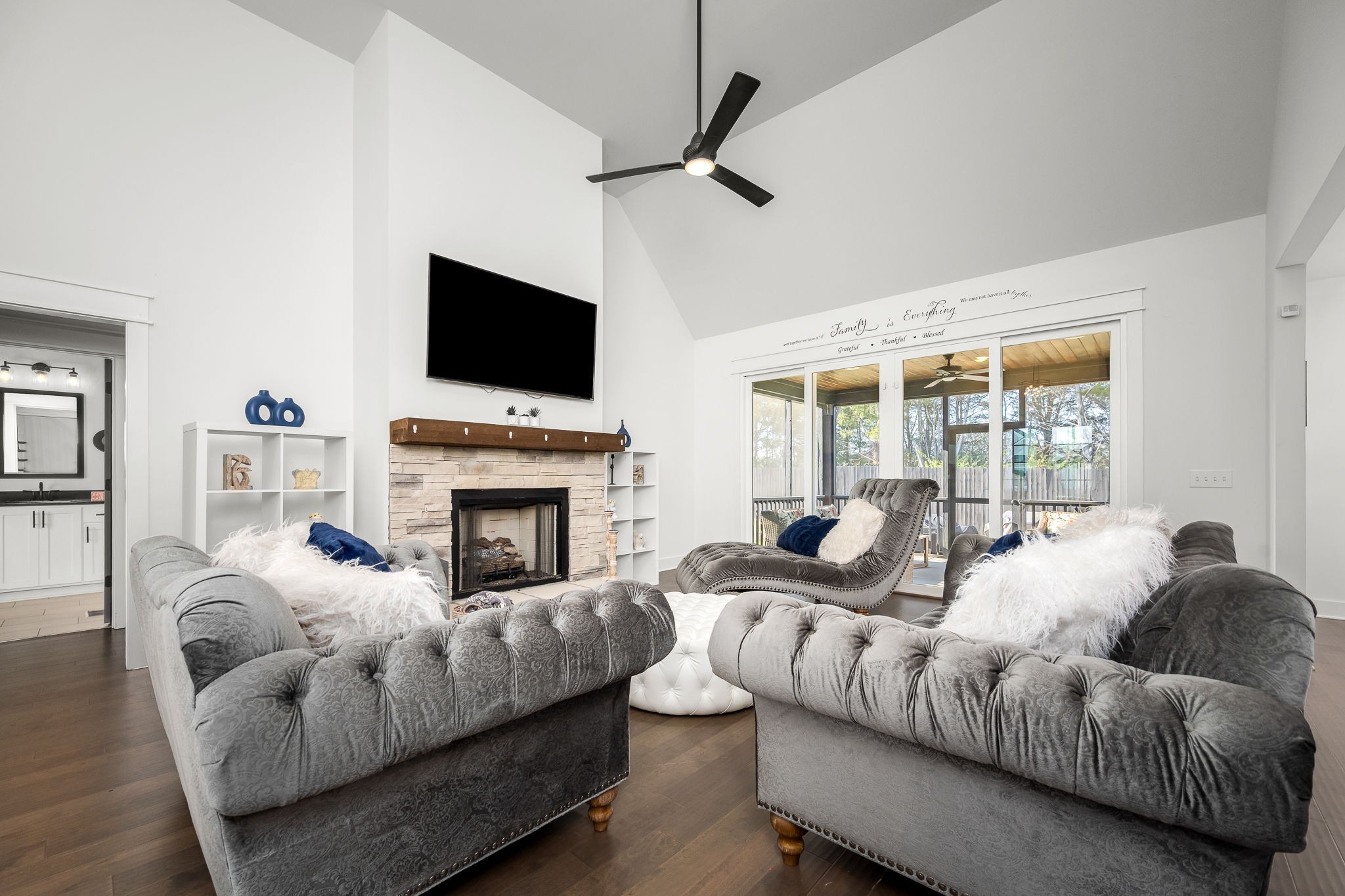 2614 Holly Springs Dr