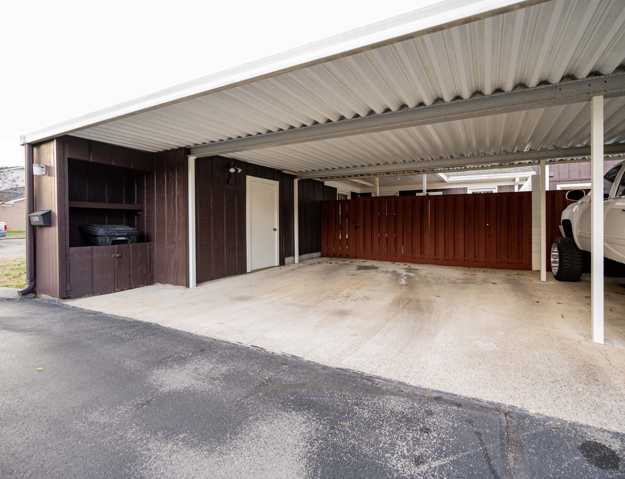 1002 E Northfield Blvd Unit: L101