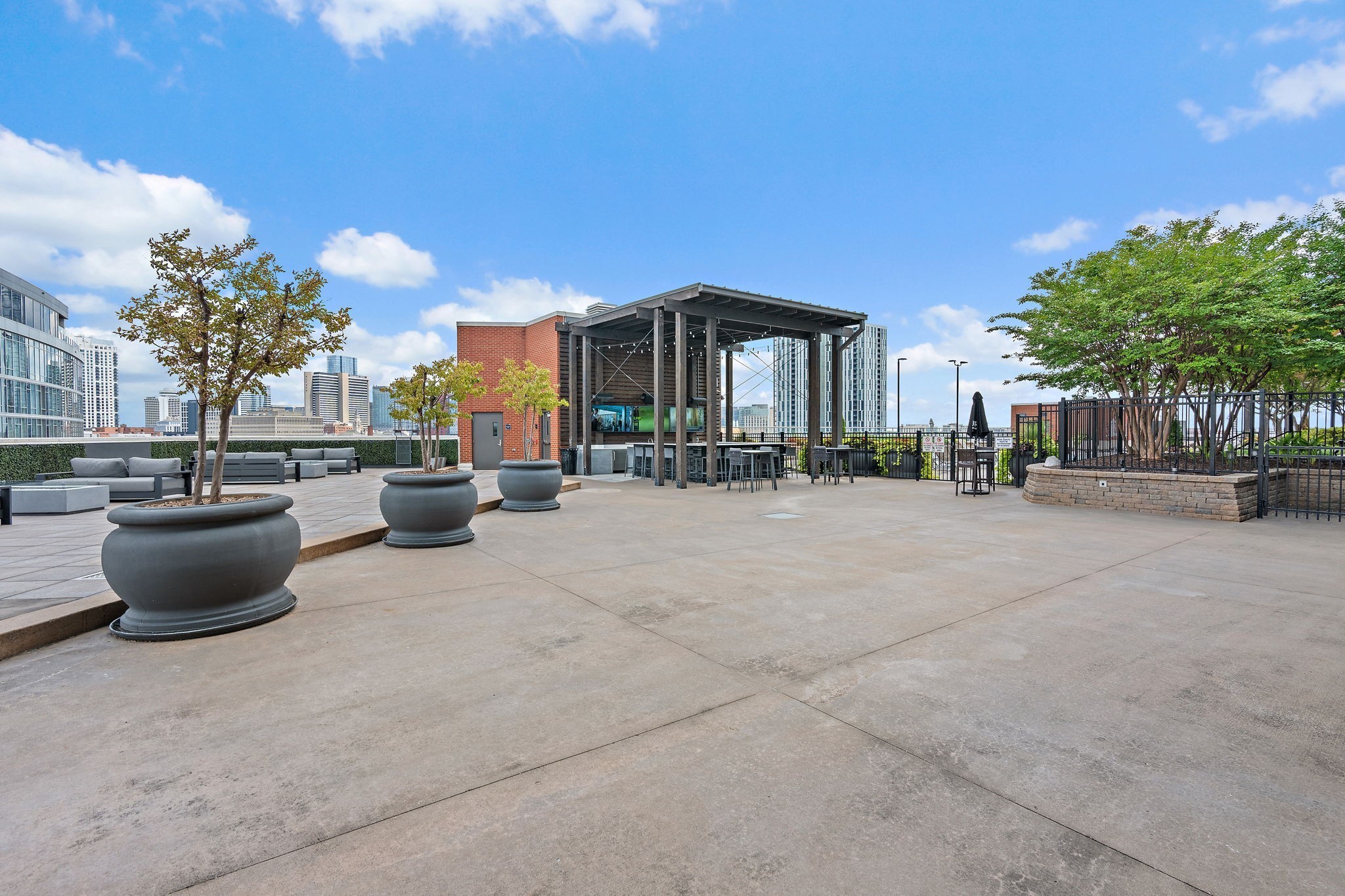 600 12th Ave S Unit: 1708