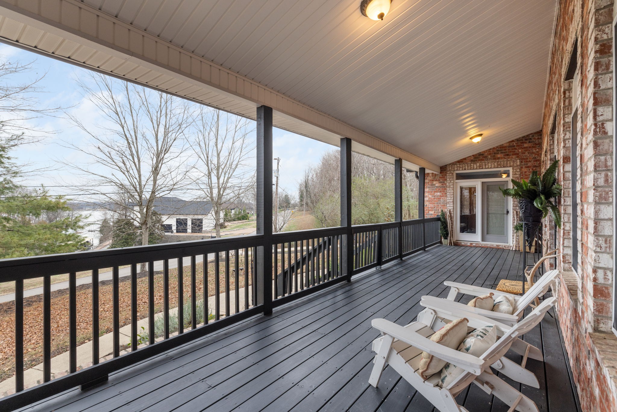 442 Lakeview Cir