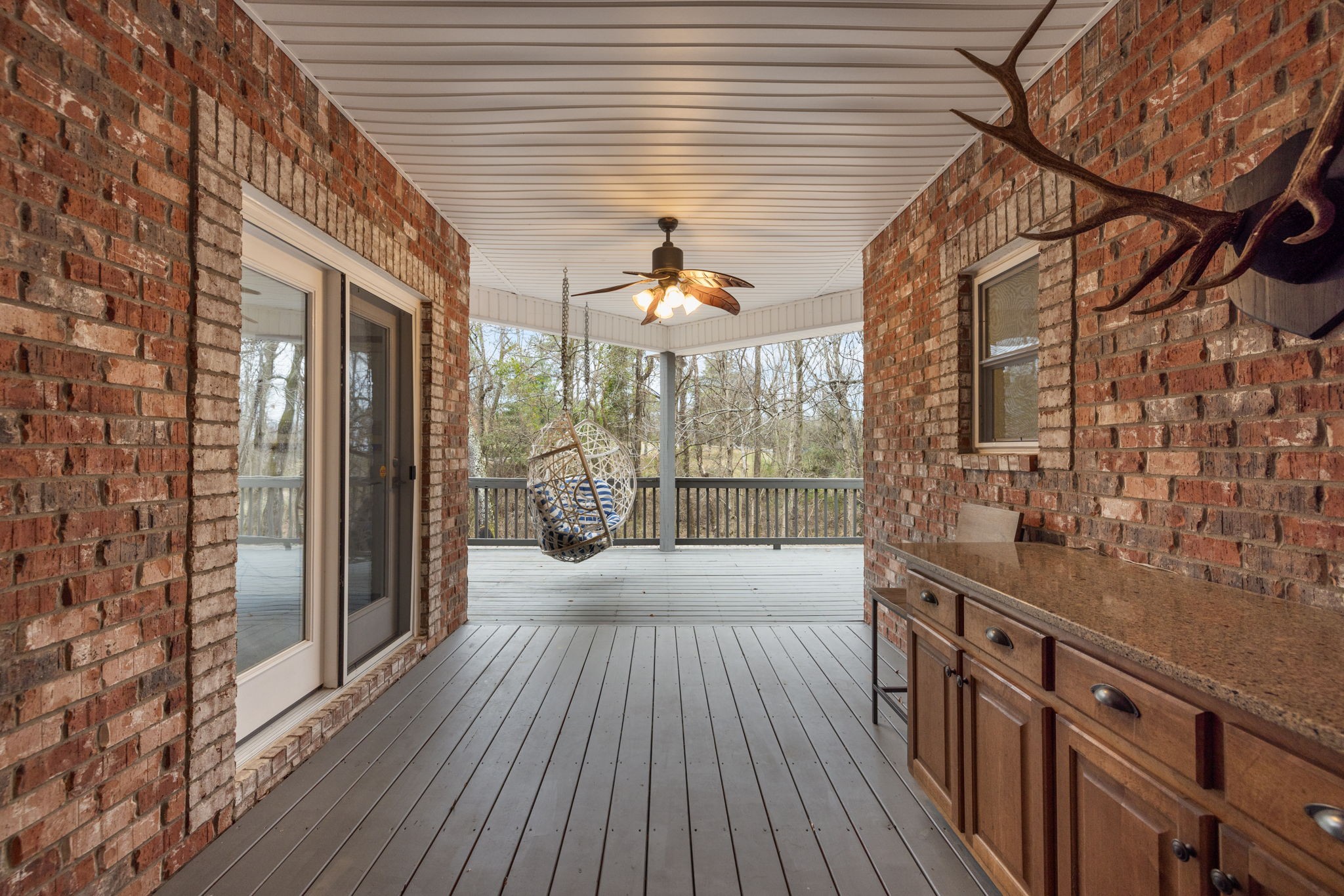 442 Lakeview Cir