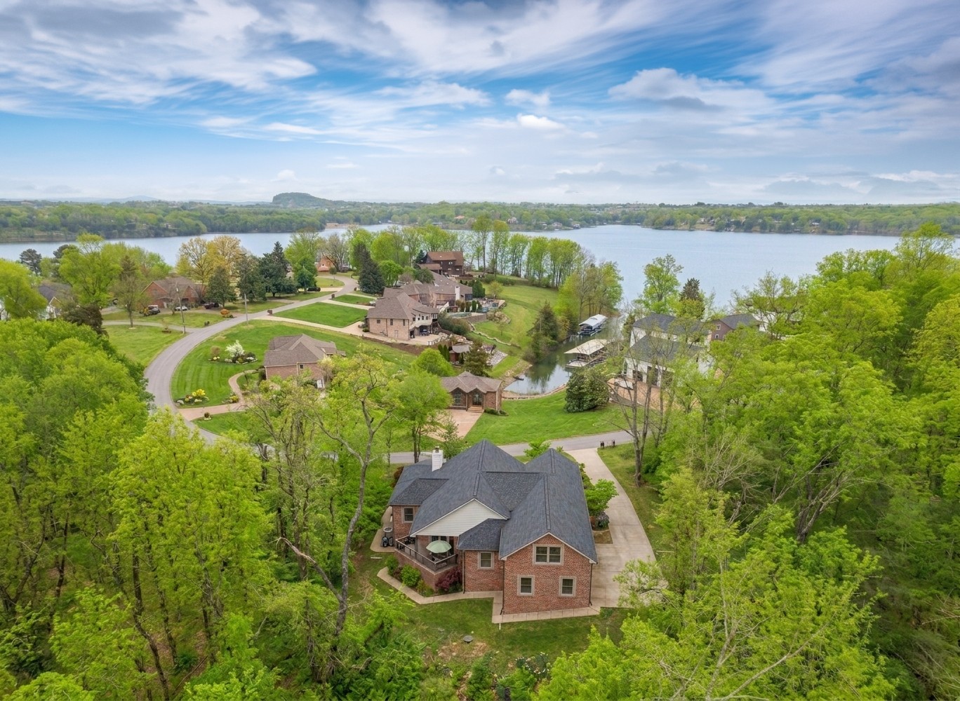 442 Lakeview Cir