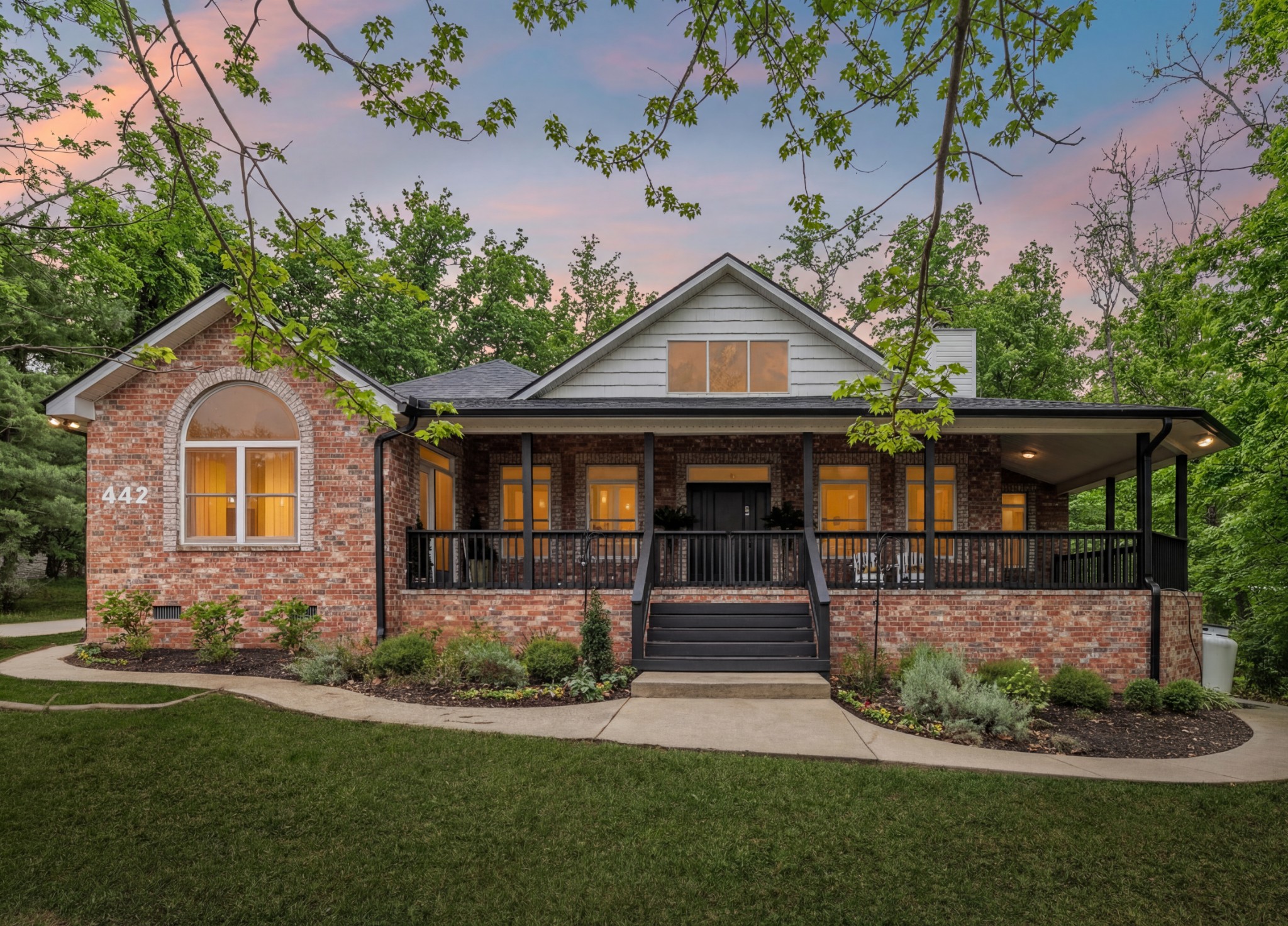 442 Lakeview Cir