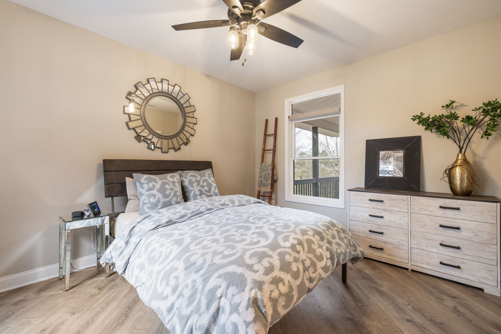 442 Lakeview Cir