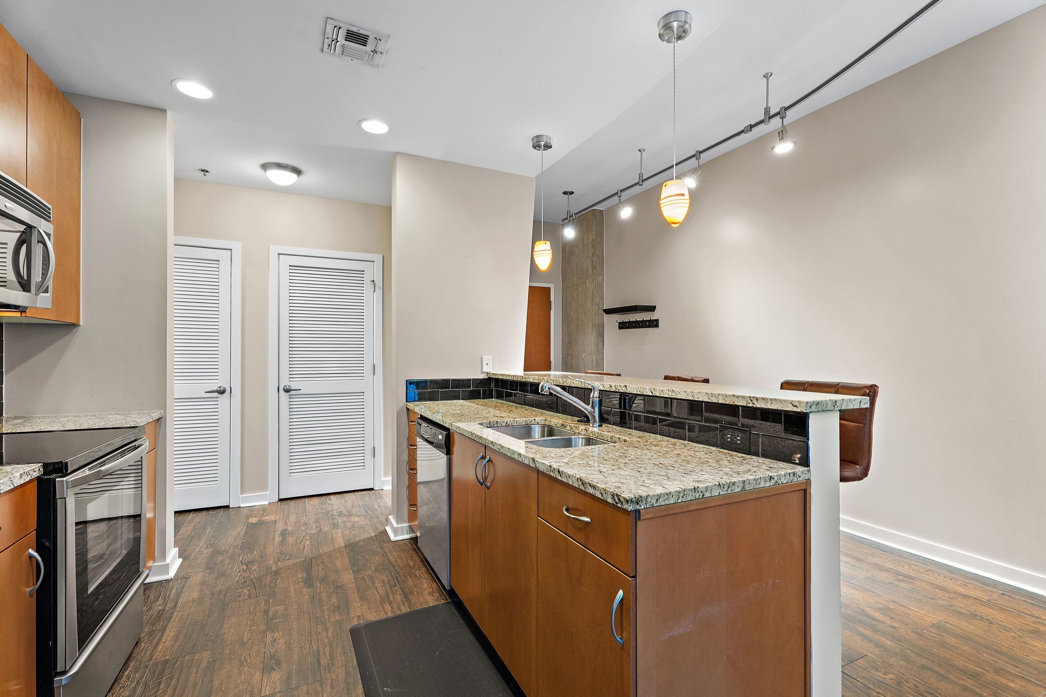 301 Demonbreun St Unit: 602