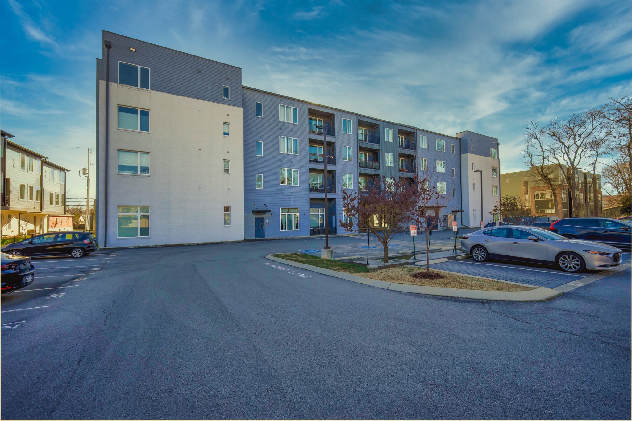 1041 E Trinity Ln Unit: 116