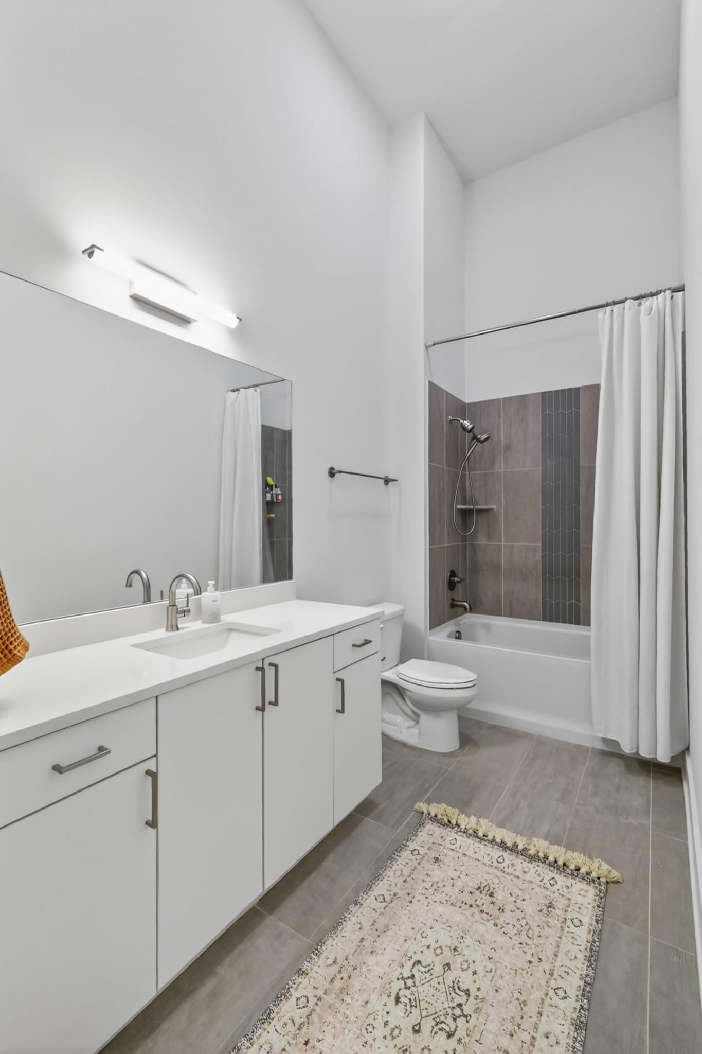 1041 E Trinity Ln Unit: 116