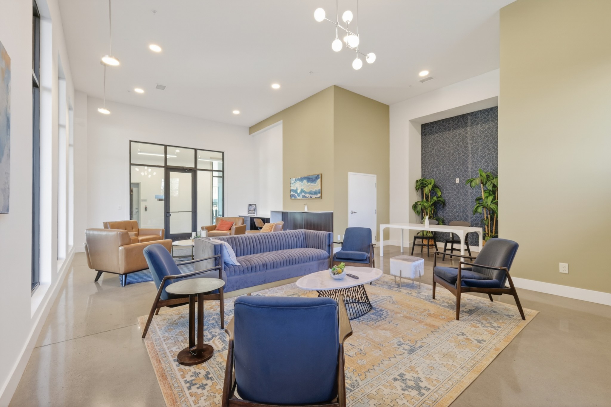 1041 E Trinity Ln Unit: 116