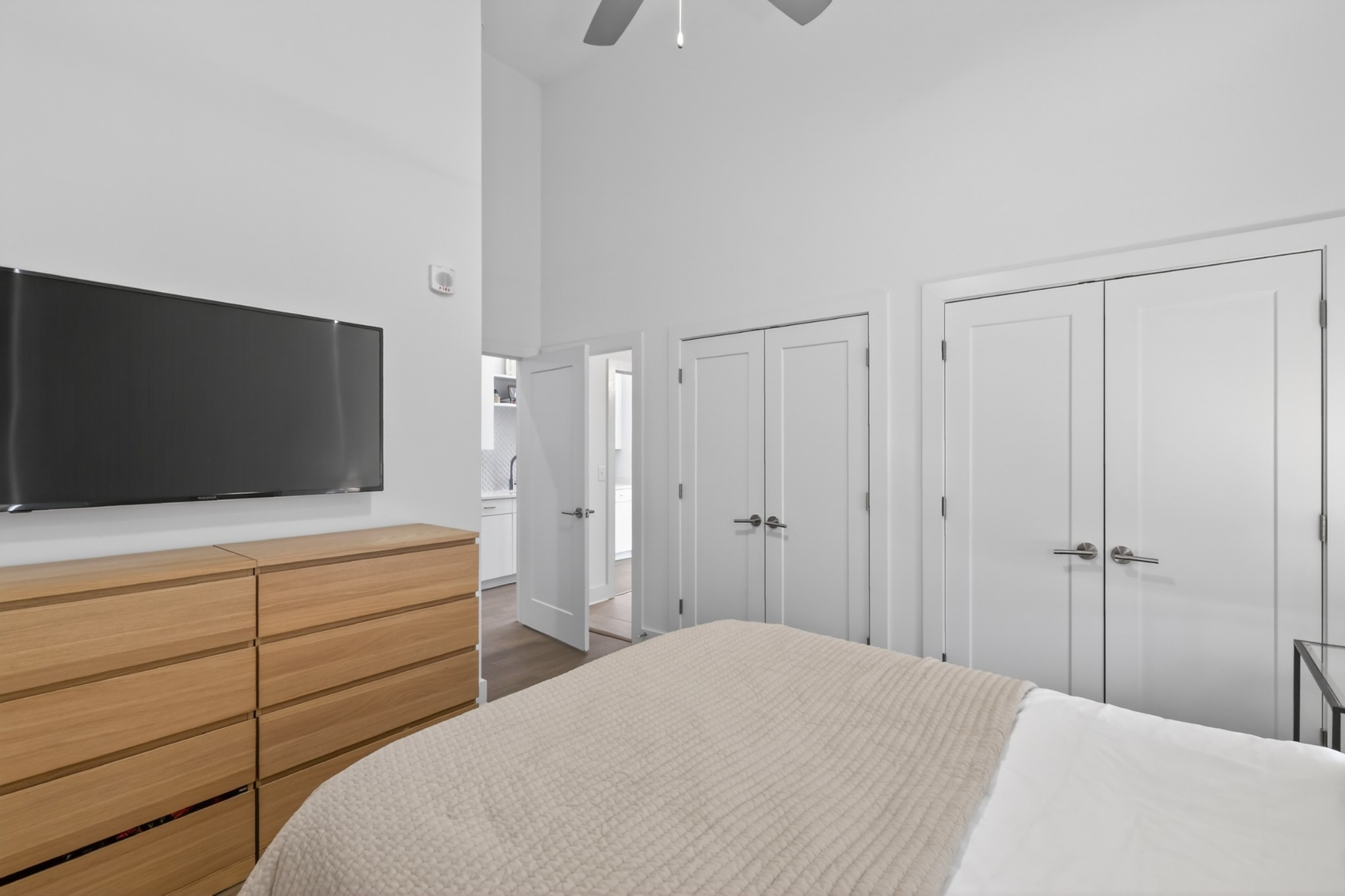 1041 E Trinity Ln Unit: 116