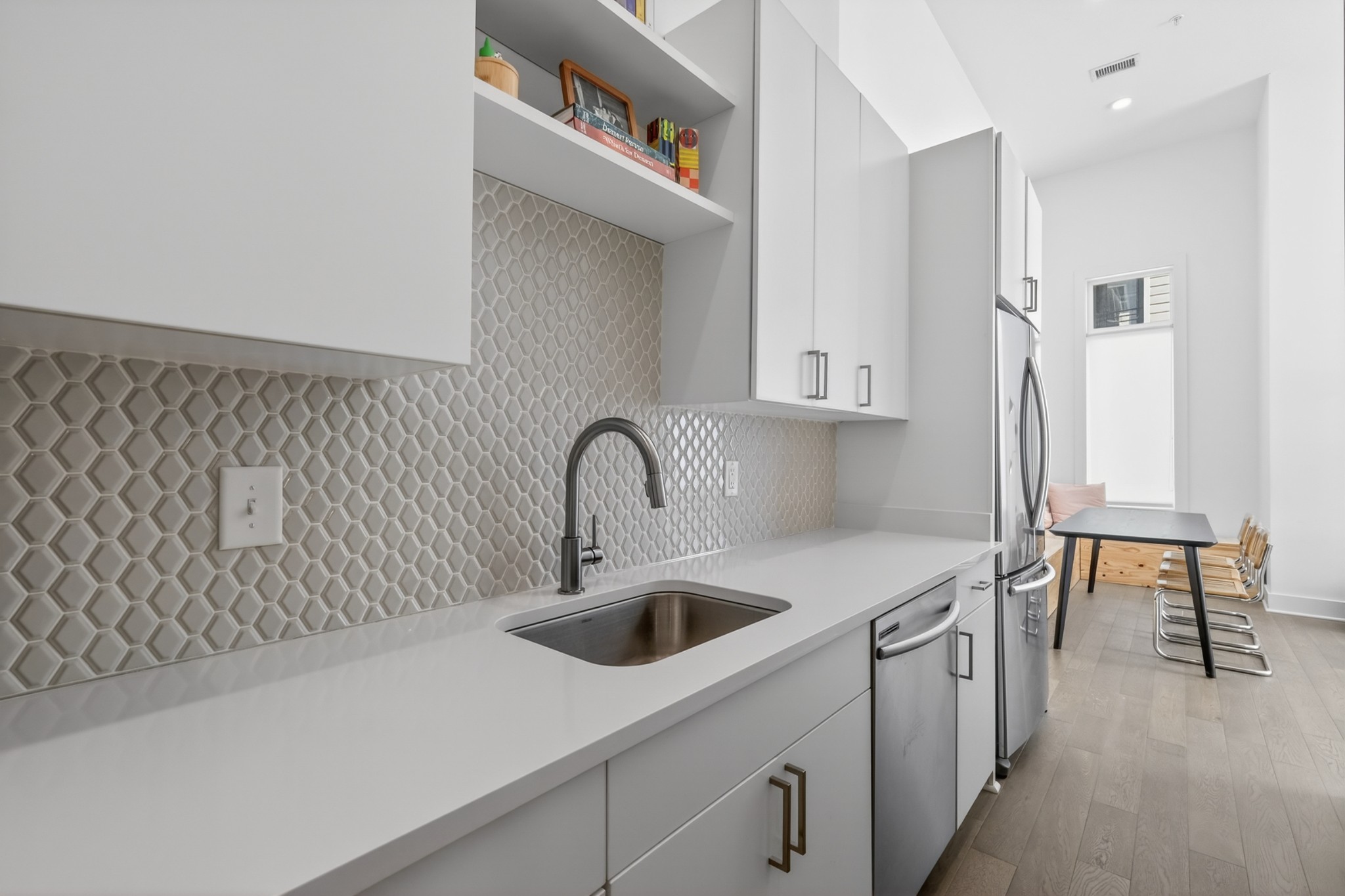 1041 E Trinity Ln Unit: 116