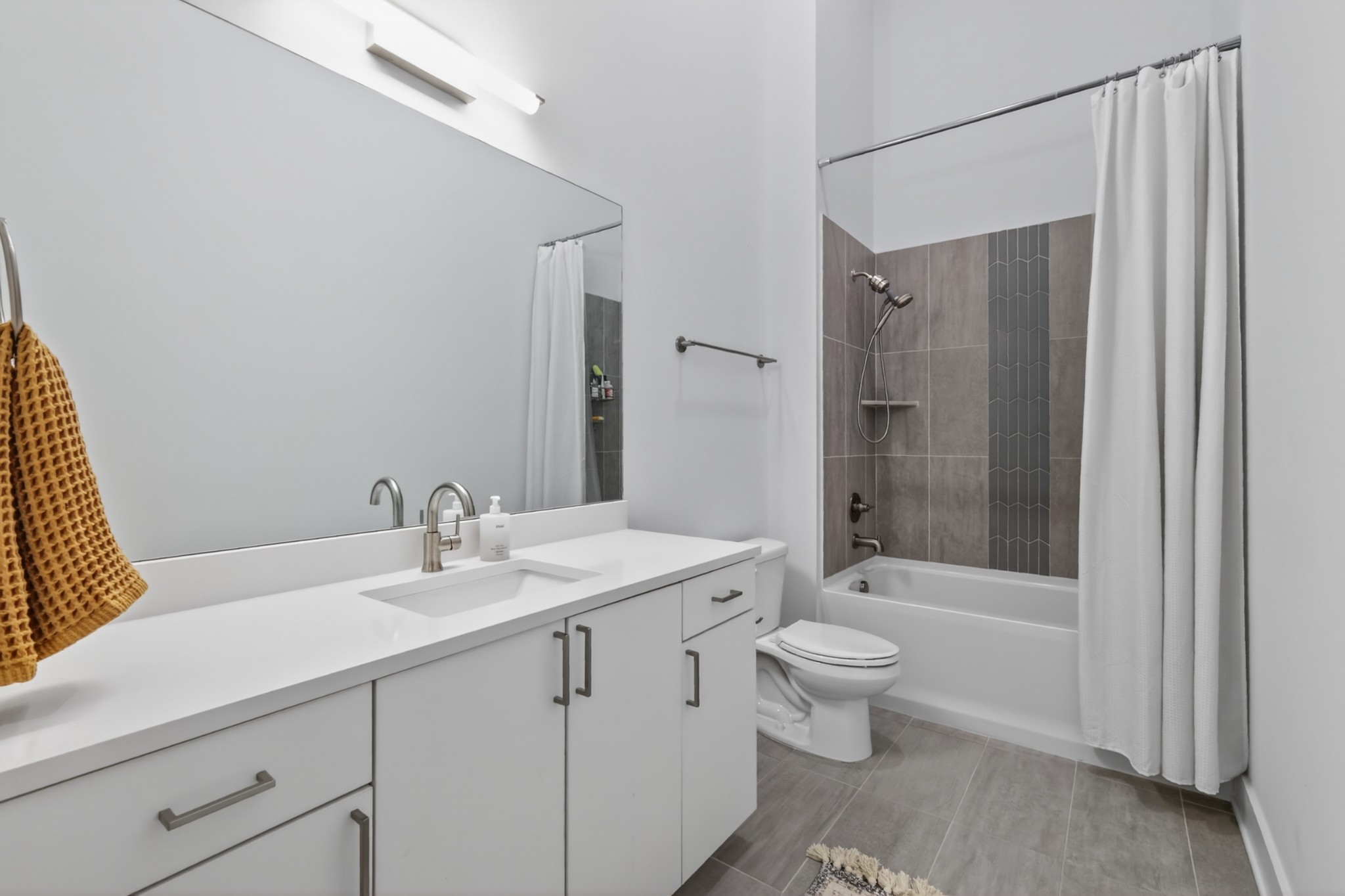 1041 E Trinity Ln Unit: 116