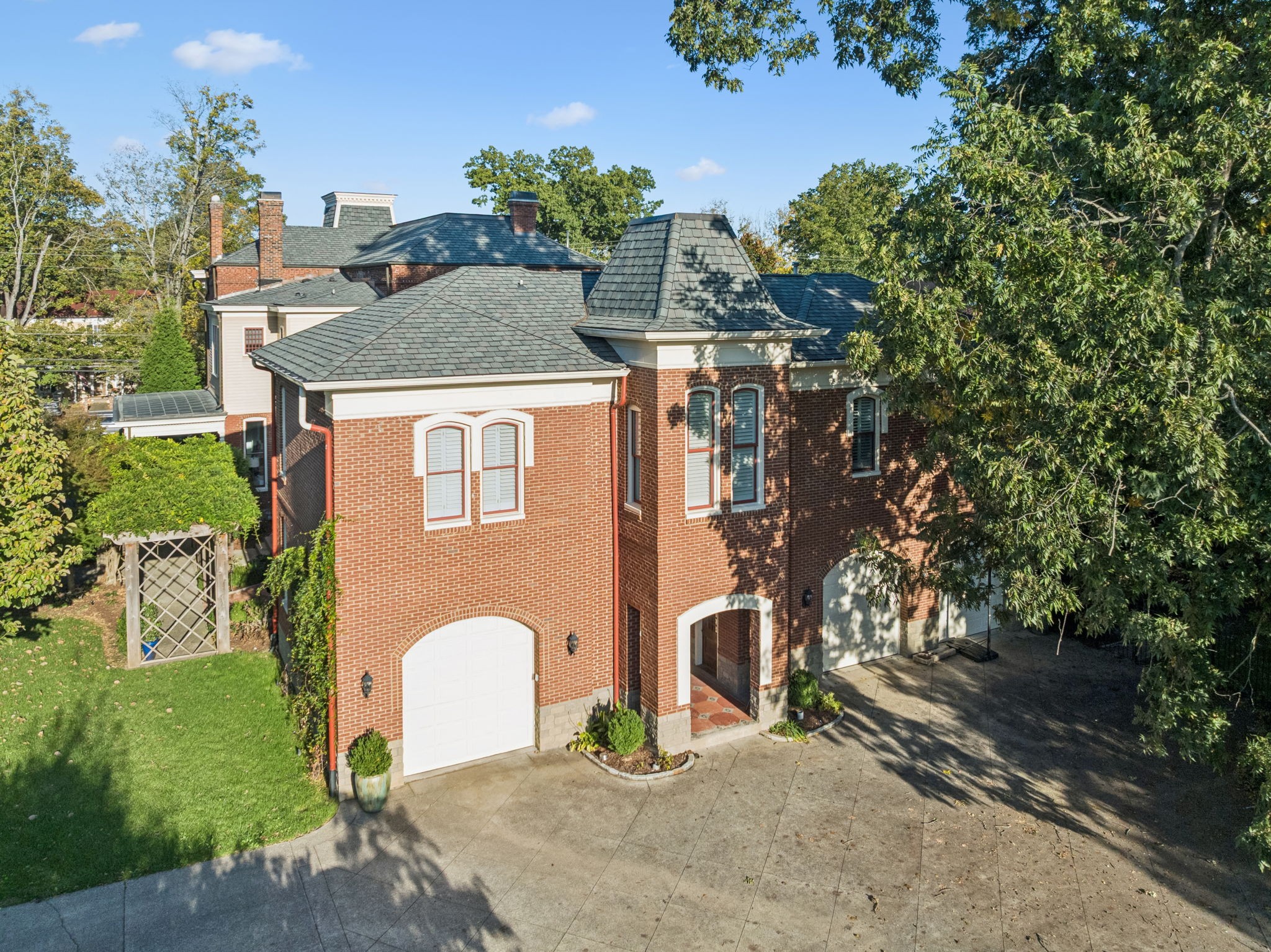 214 3rd Ave, S