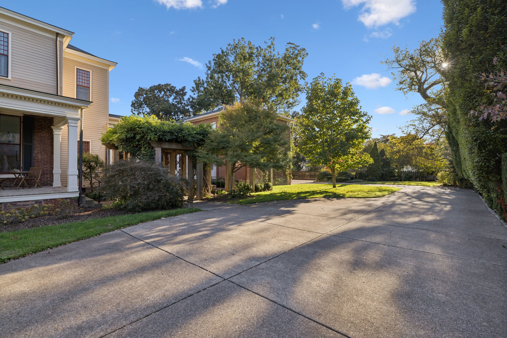 214 3rd Ave, S