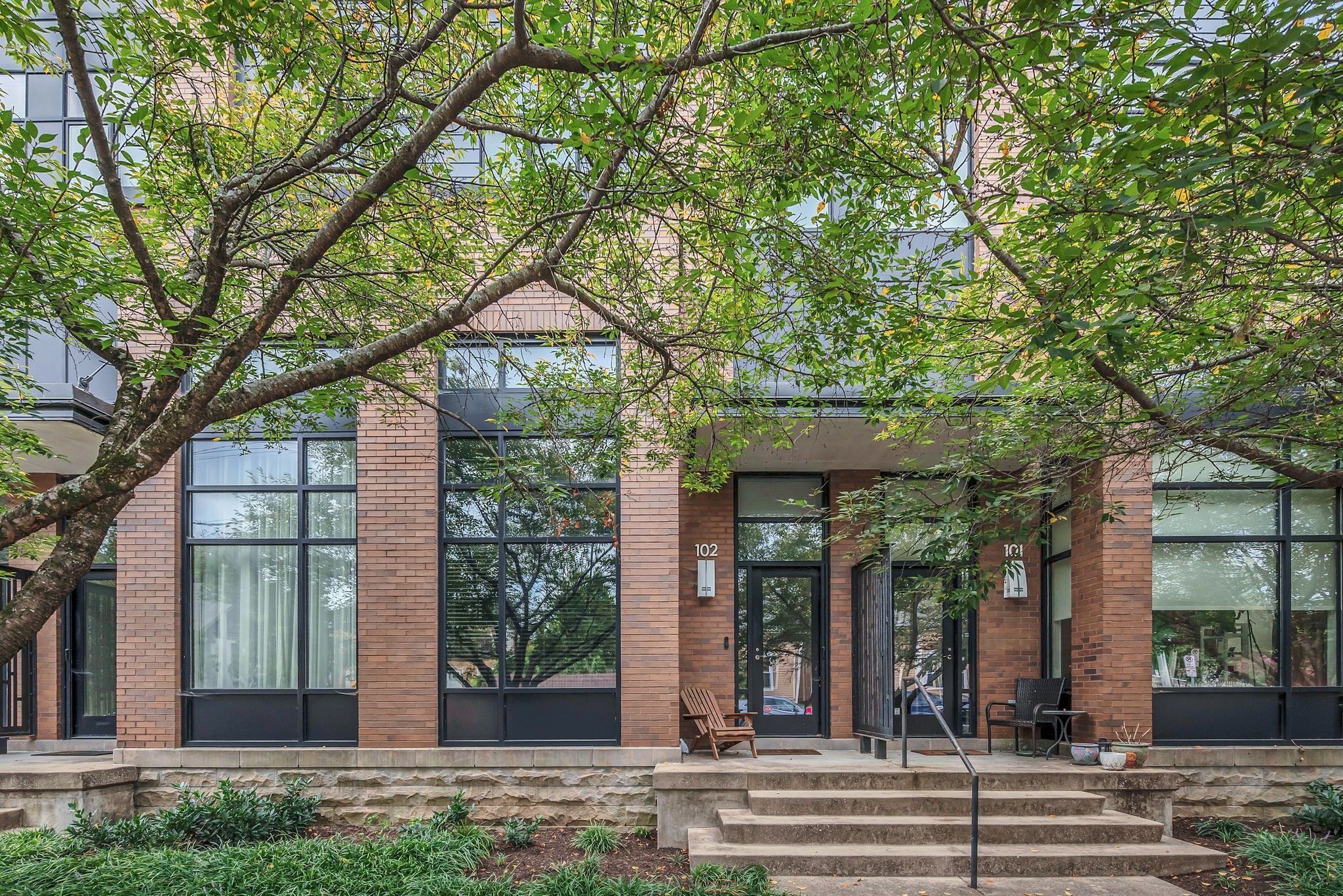 1100 Russell St Unit: 102