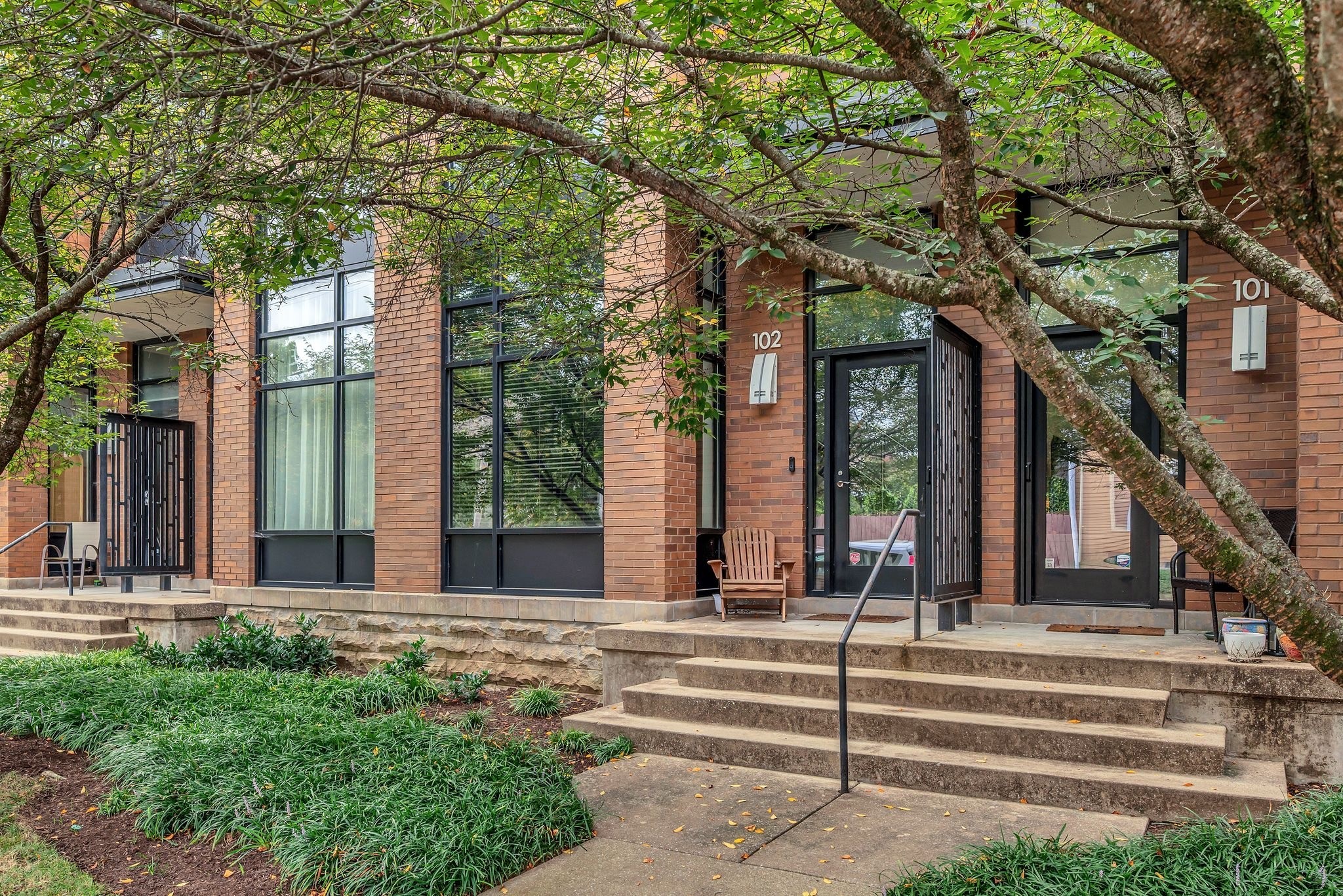 1100 Russell St Unit: 102