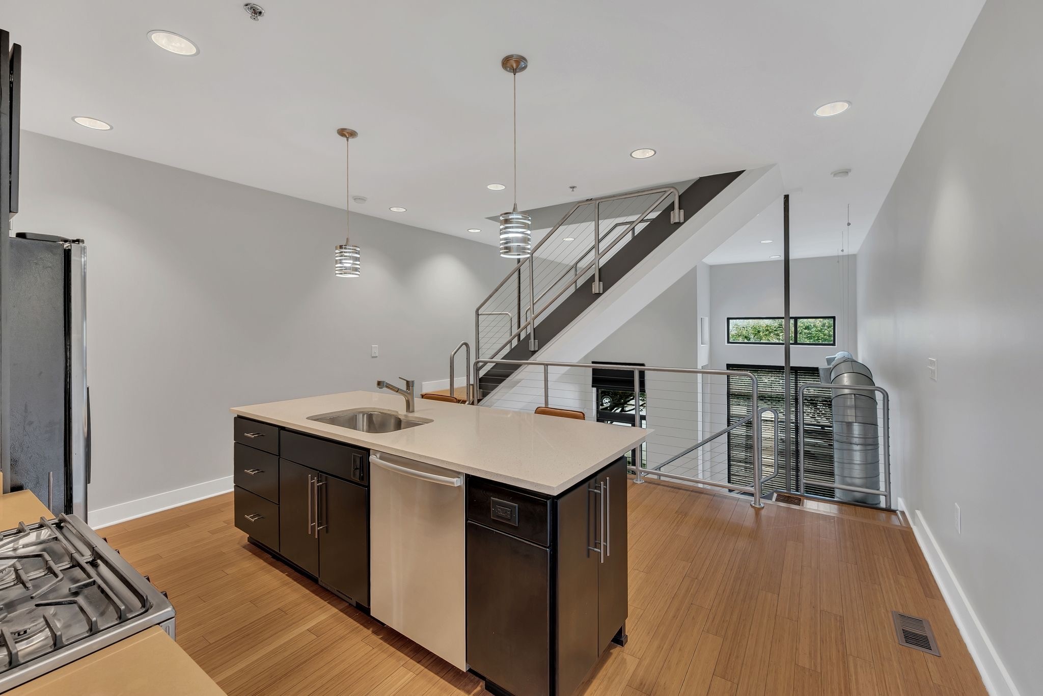 1100 Russell St Unit: 102