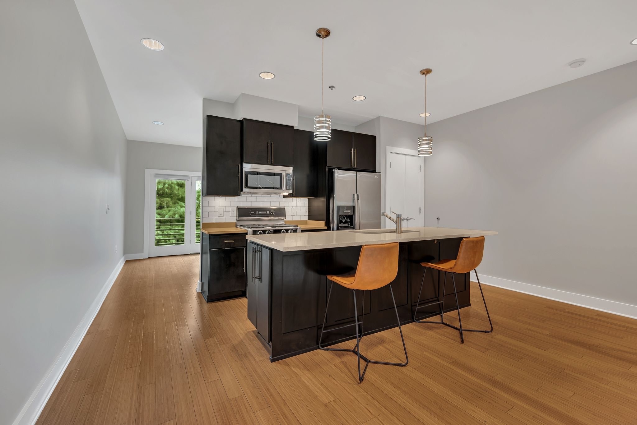 1100 Russell St Unit: 102