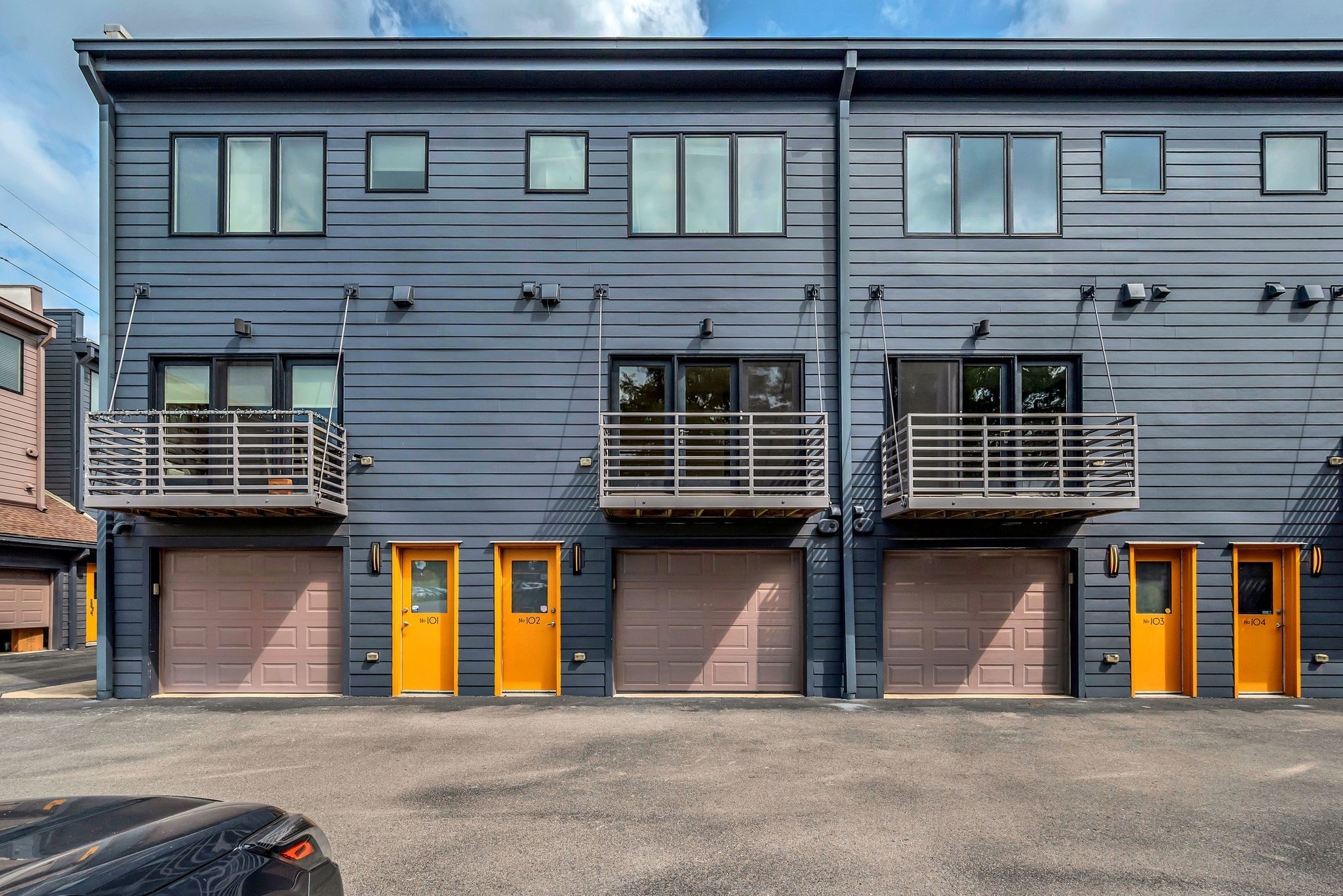 1100 Russell St Unit: 102