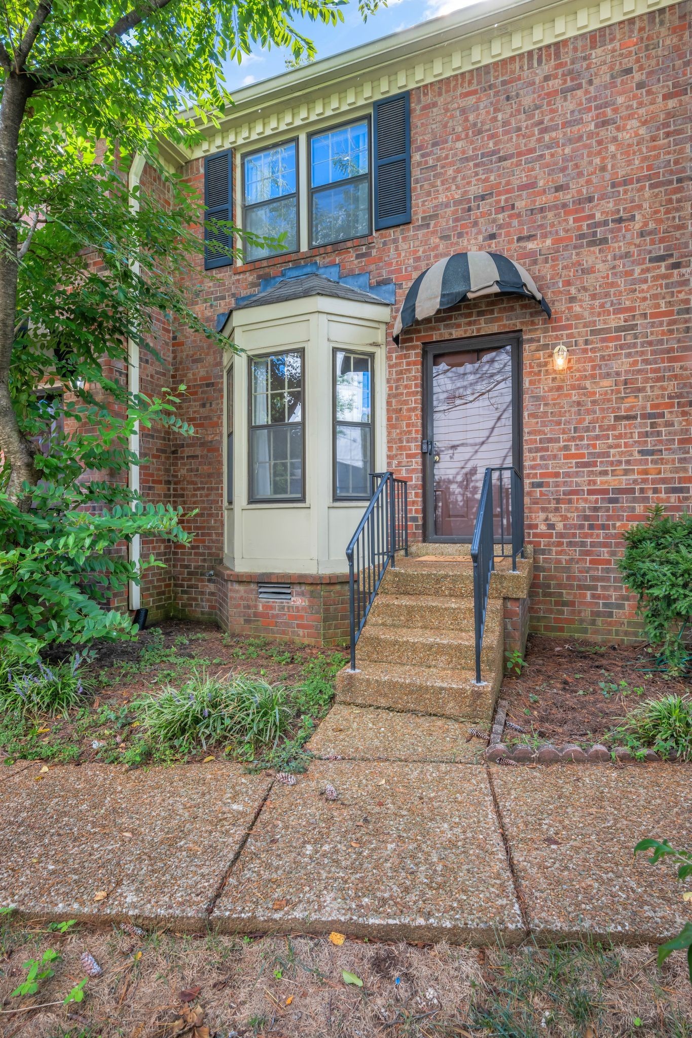 3135 Long Blvd Unit: 2
