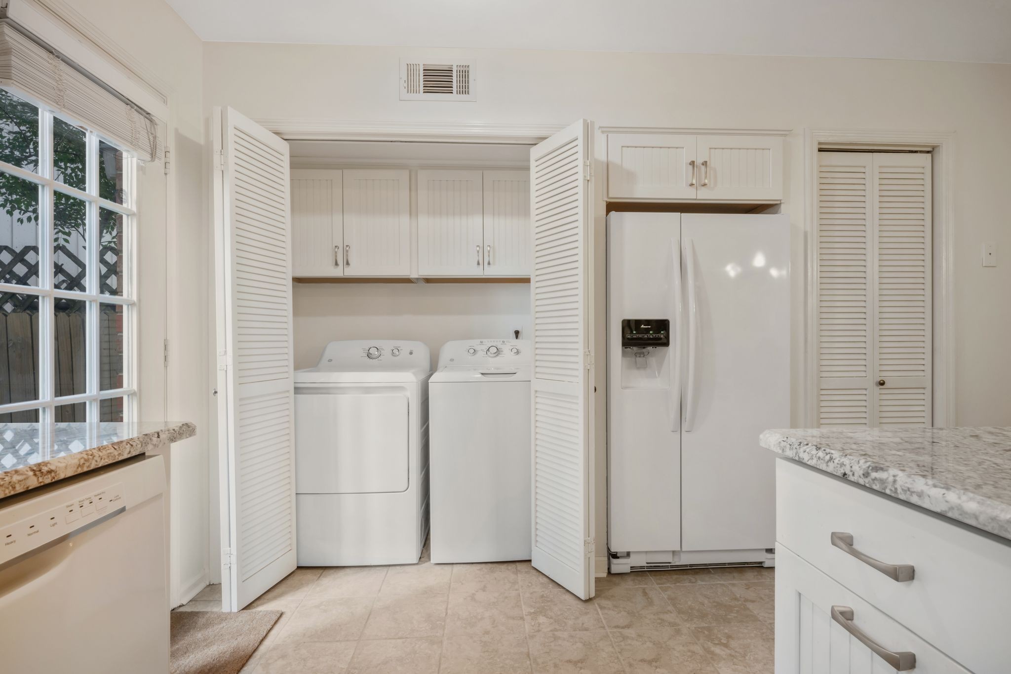 3135 Long Blvd Unit: 2