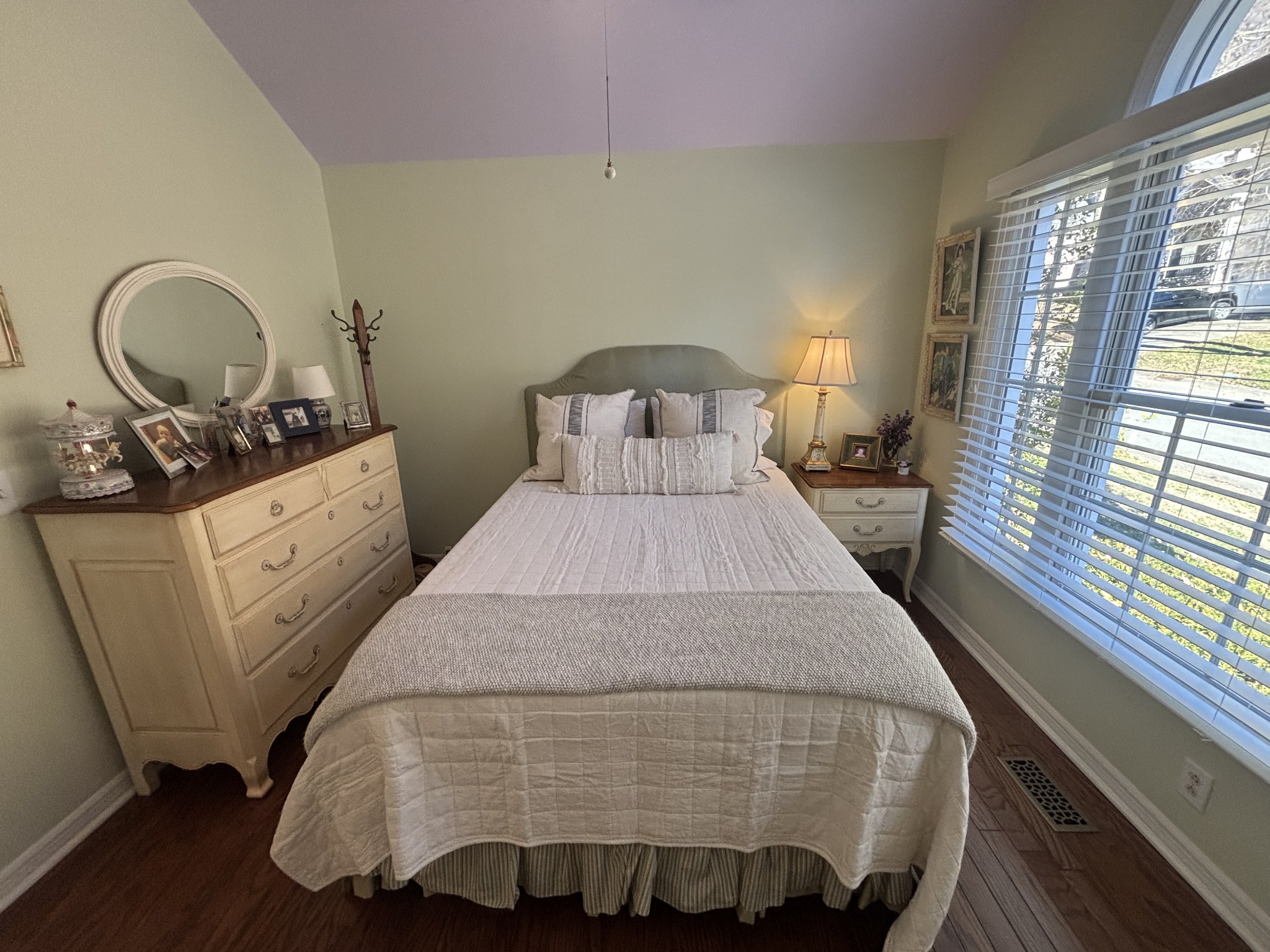 2549 Devon Valley Dr