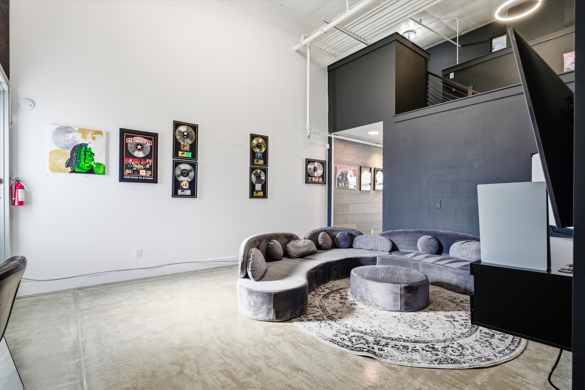 370 Herron Dr Apt 7